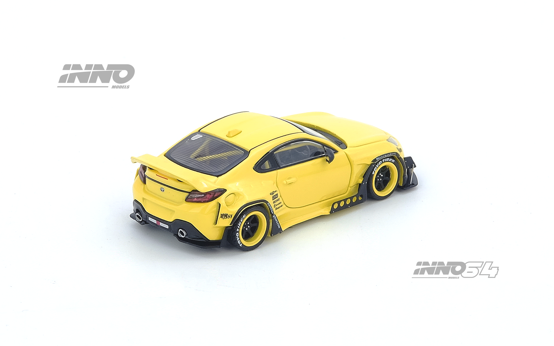 INNO MODEL 1/64 TOYOTA GR86 PANDEM - YELLOW_1