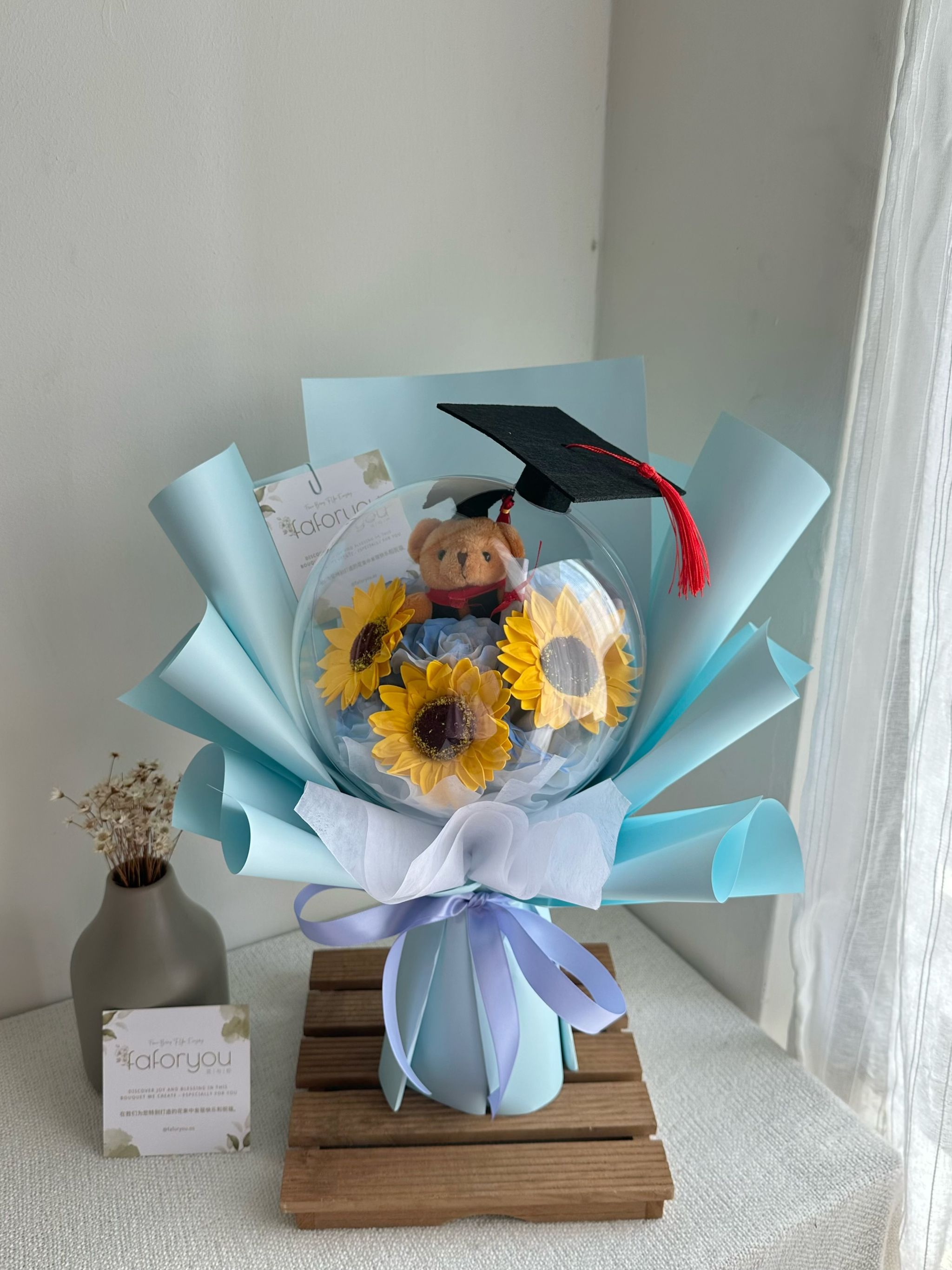 Graduation Bear Soap Flower Acrylic Ball Bouquet ( Blue )_0