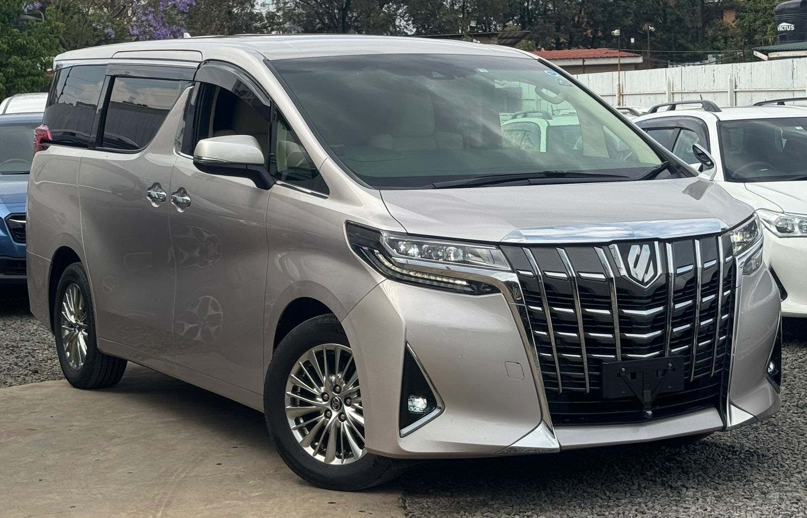 Toyota Alphard 2018_1