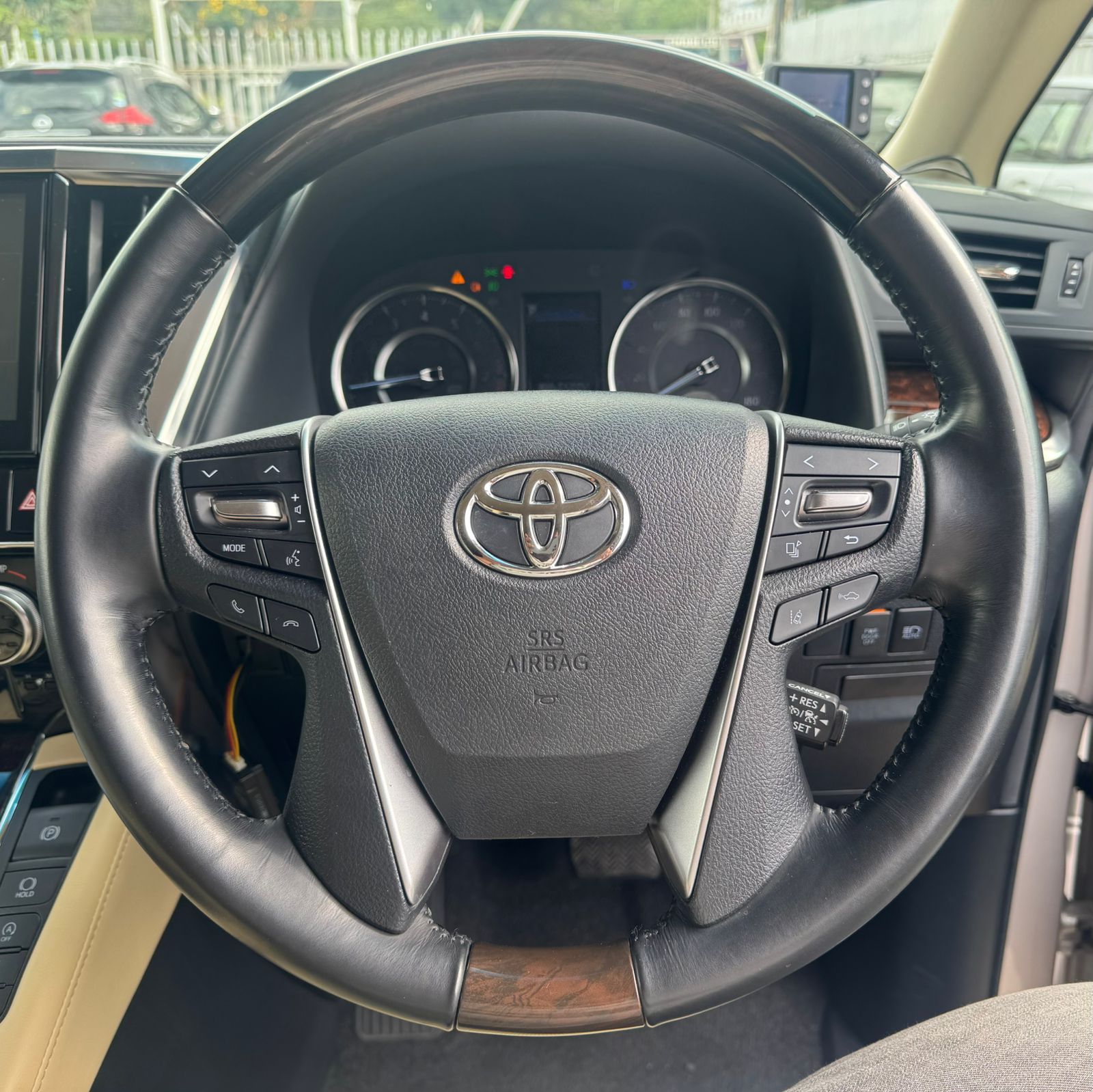 Toyota Alphard 2018_2