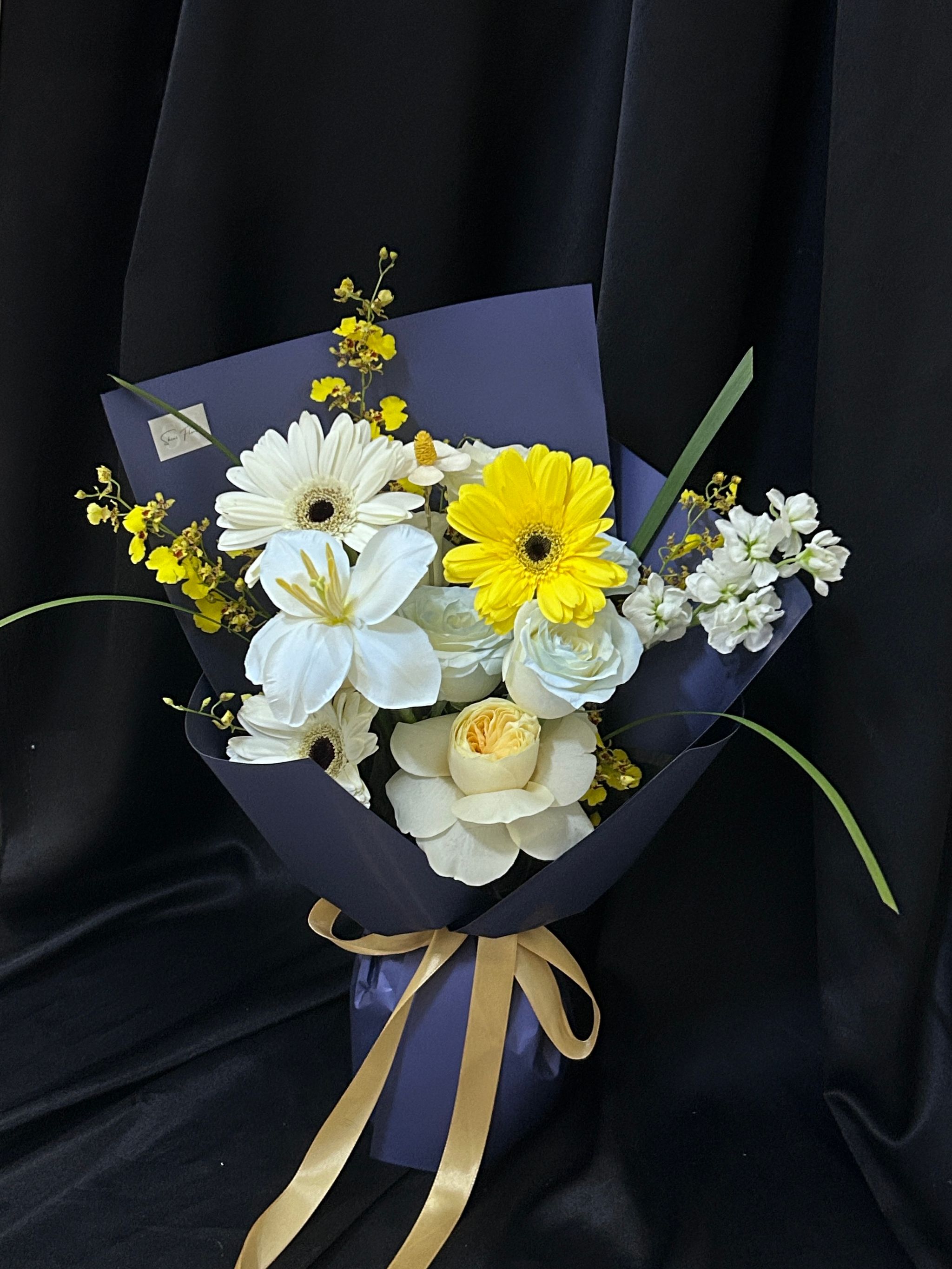 Luna & Sol Bouquet_0