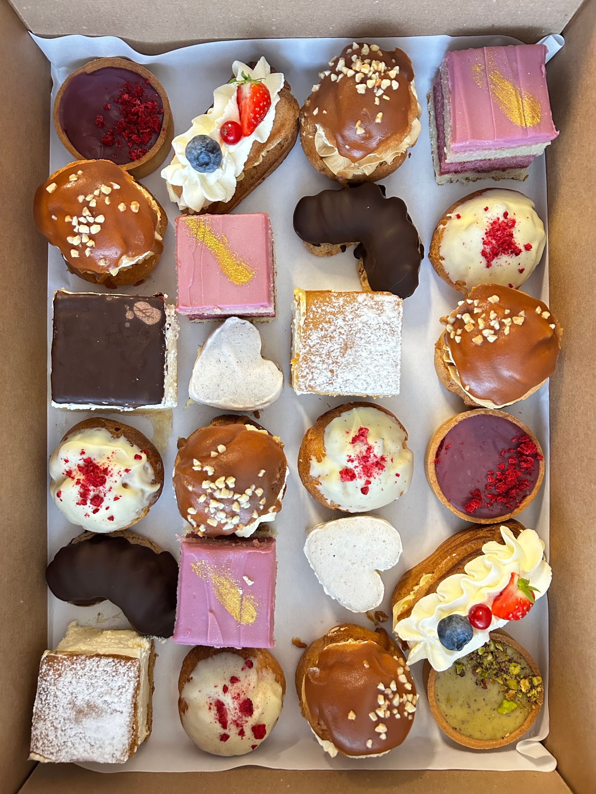 Mix zákuskov 24 ks_1