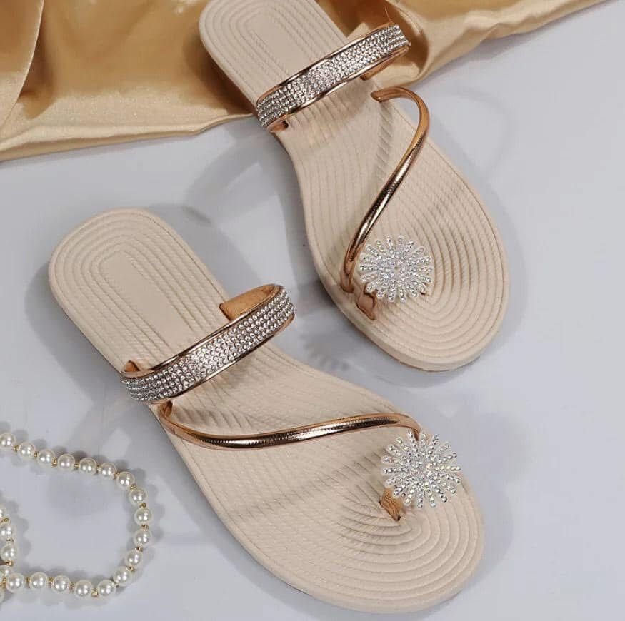 Sandale Européenne élégantes et sophistiquées,_1