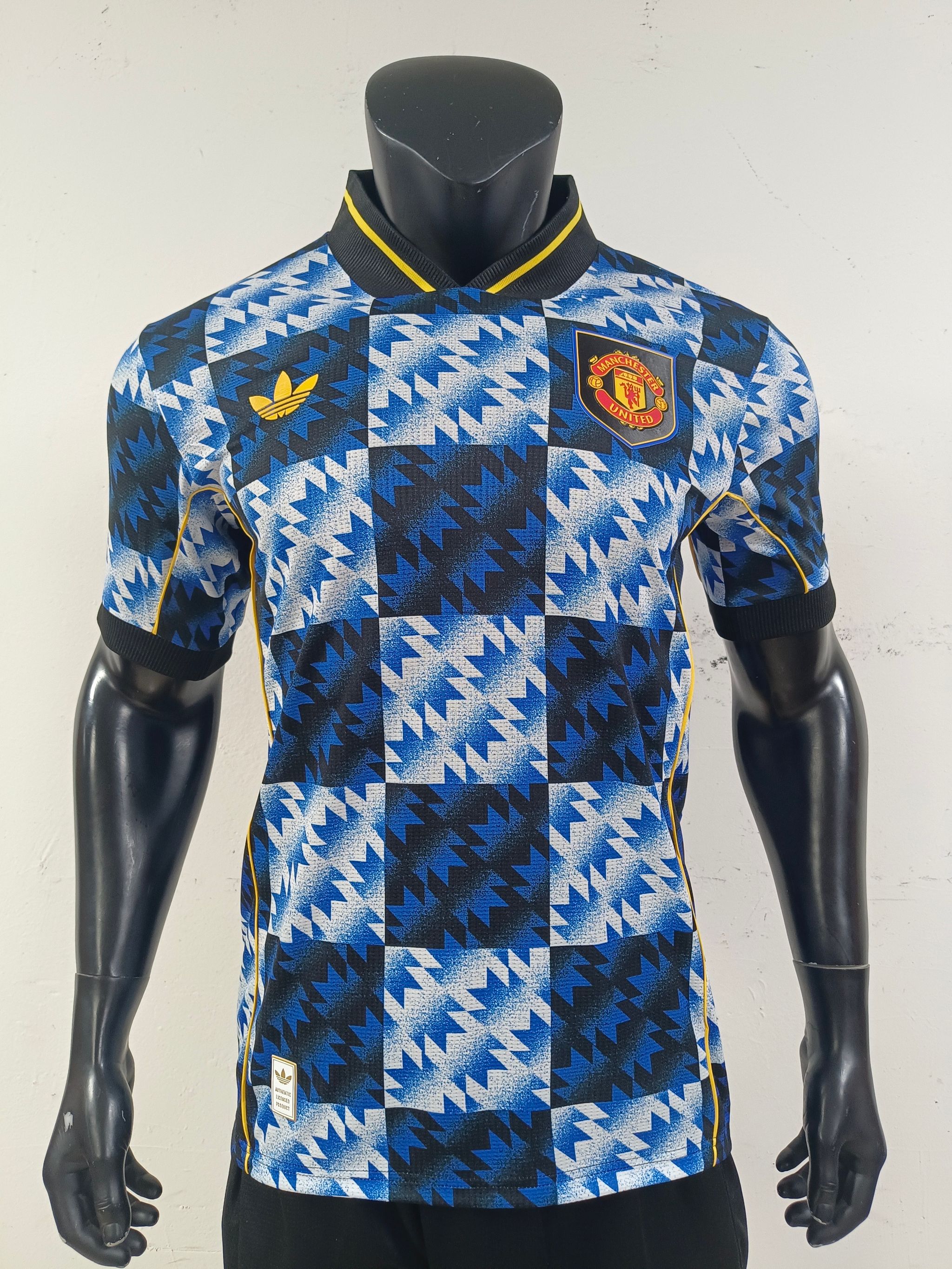 Manchester United 2025/26 Travel Shirt 6 (Blue / White / Black)_0