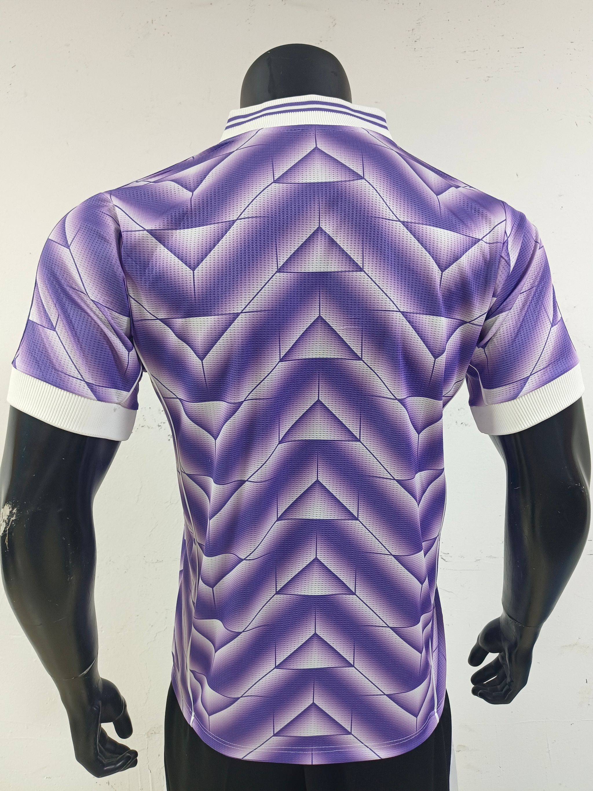 Real Madrid 2025/26 Travel Shirt 5 (Purple / White)_1