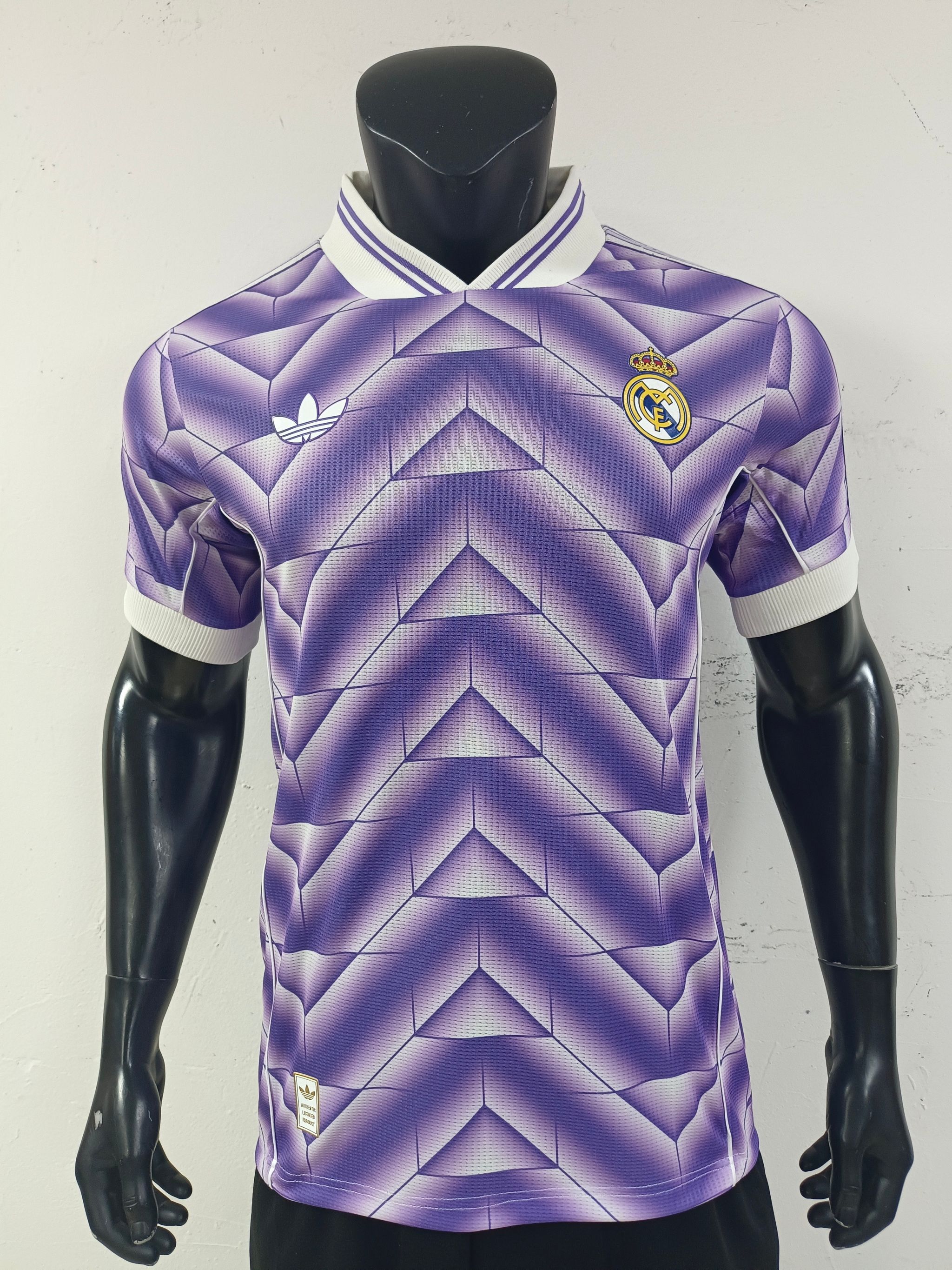 Real Madrid 2025/26 Travel Shirt 5 (Purple / White)_0