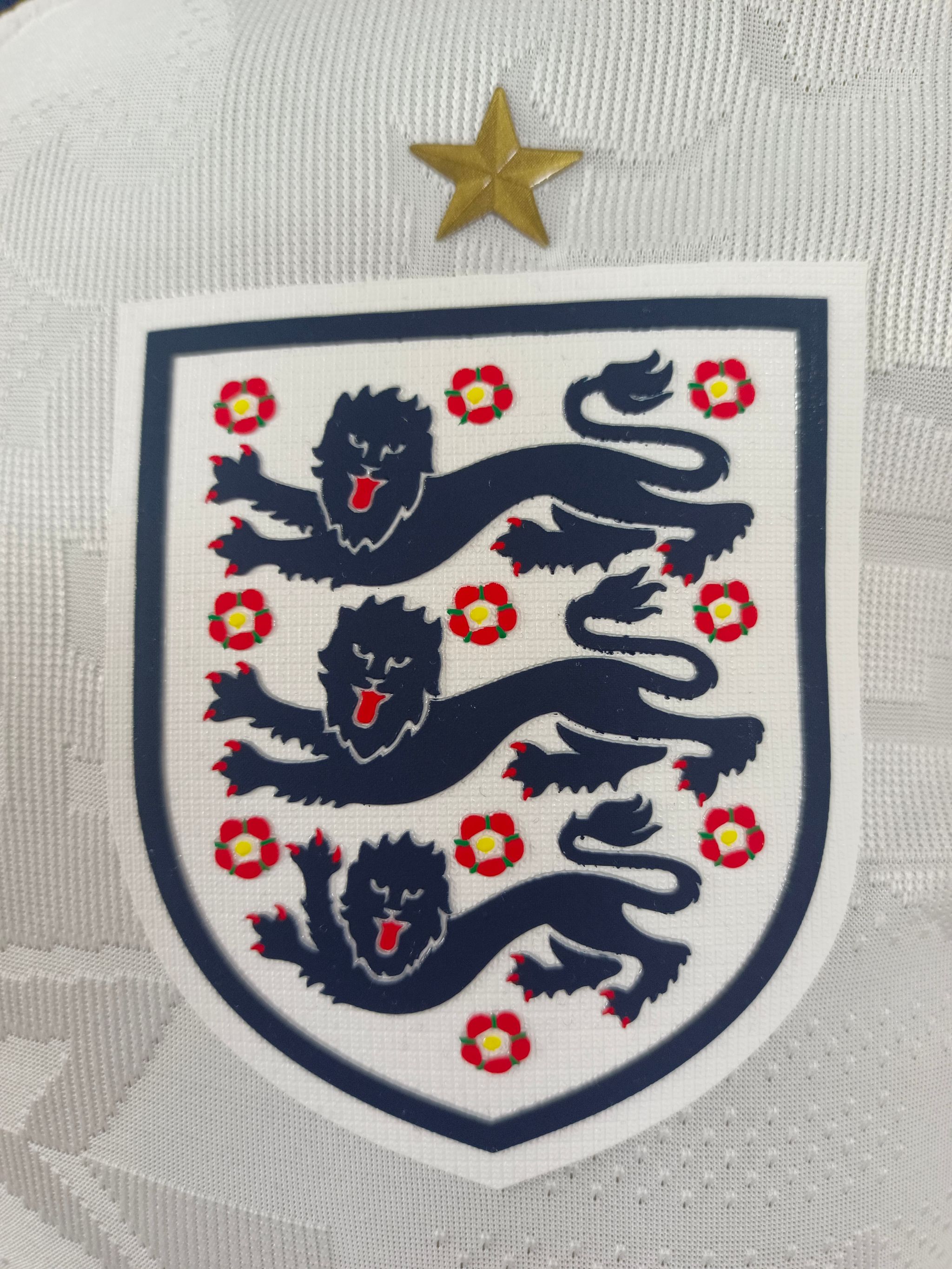 England 2026 World Cup Home Shirt (White / Navy / Red)_3