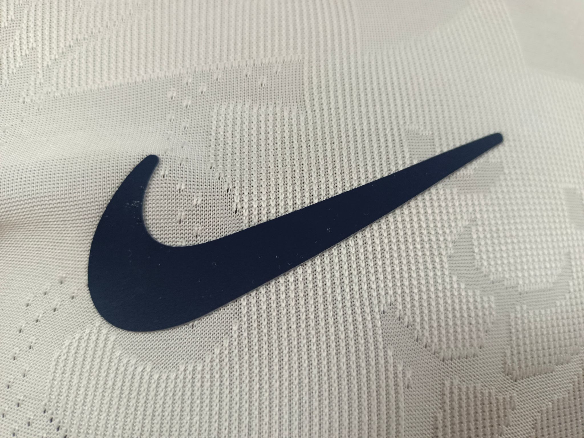 England 2026 World Cup Home Shirt (White / Navy / Red)_2