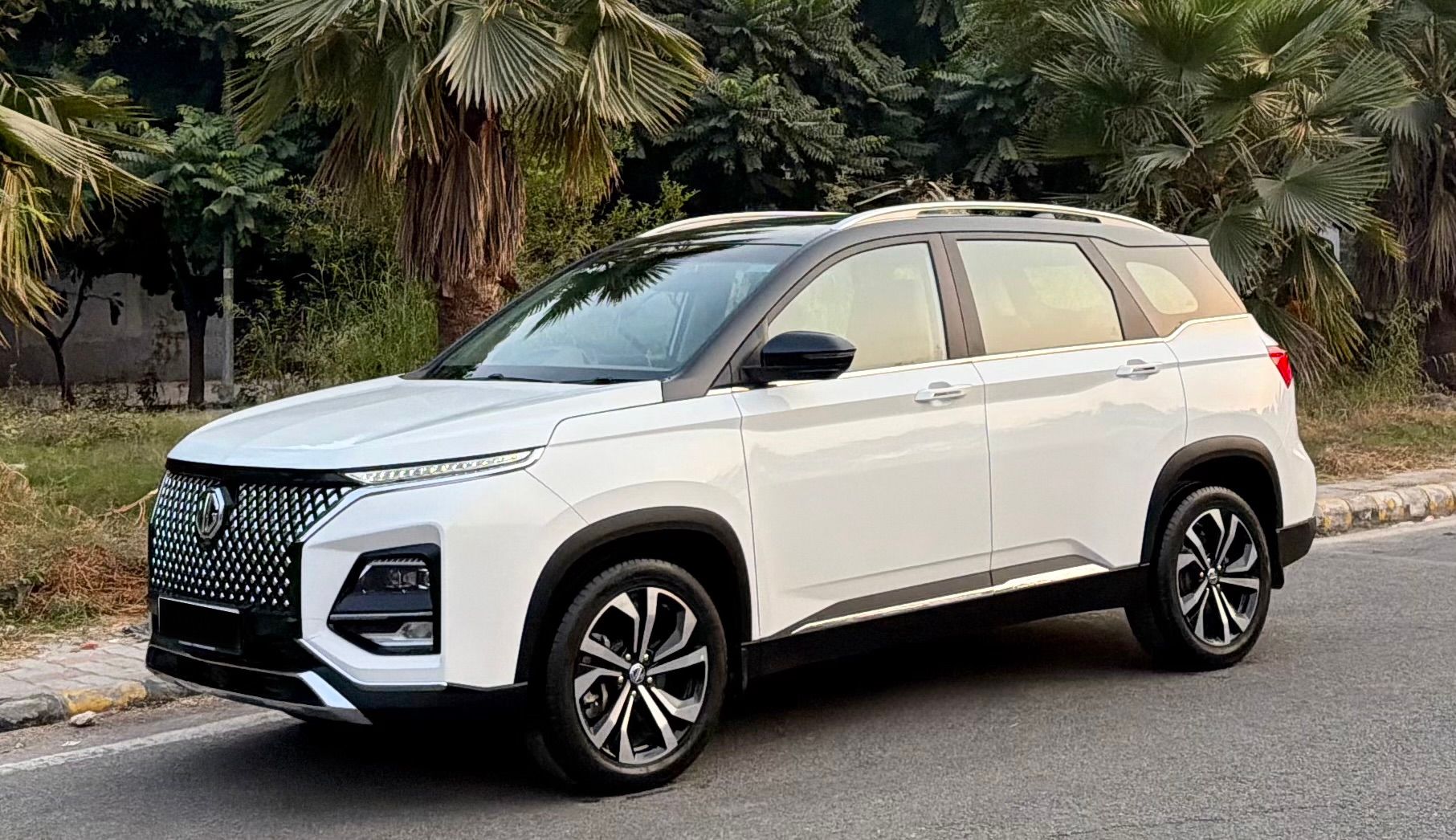 MG Hector Plus | Petrol | Delhi | 2023_3