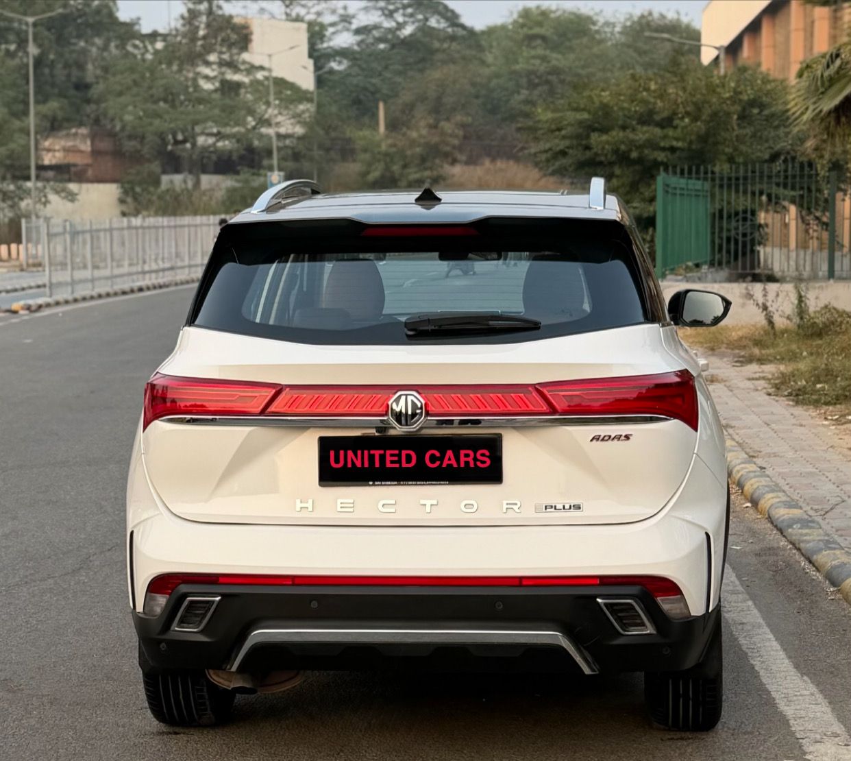 MG Hector Plus | Petrol | Delhi | 2023_5