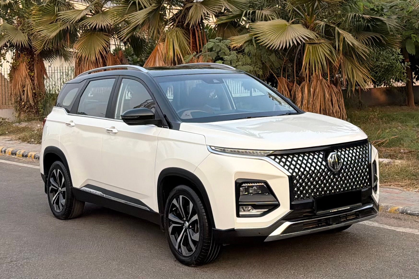 MG Hector Plus | Petrol | Delhi | 2023_1