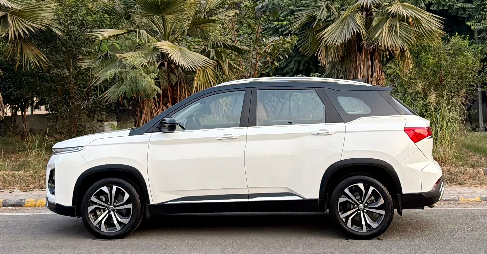 MG Hector Plus | Petrol | Delhi | 2023_4