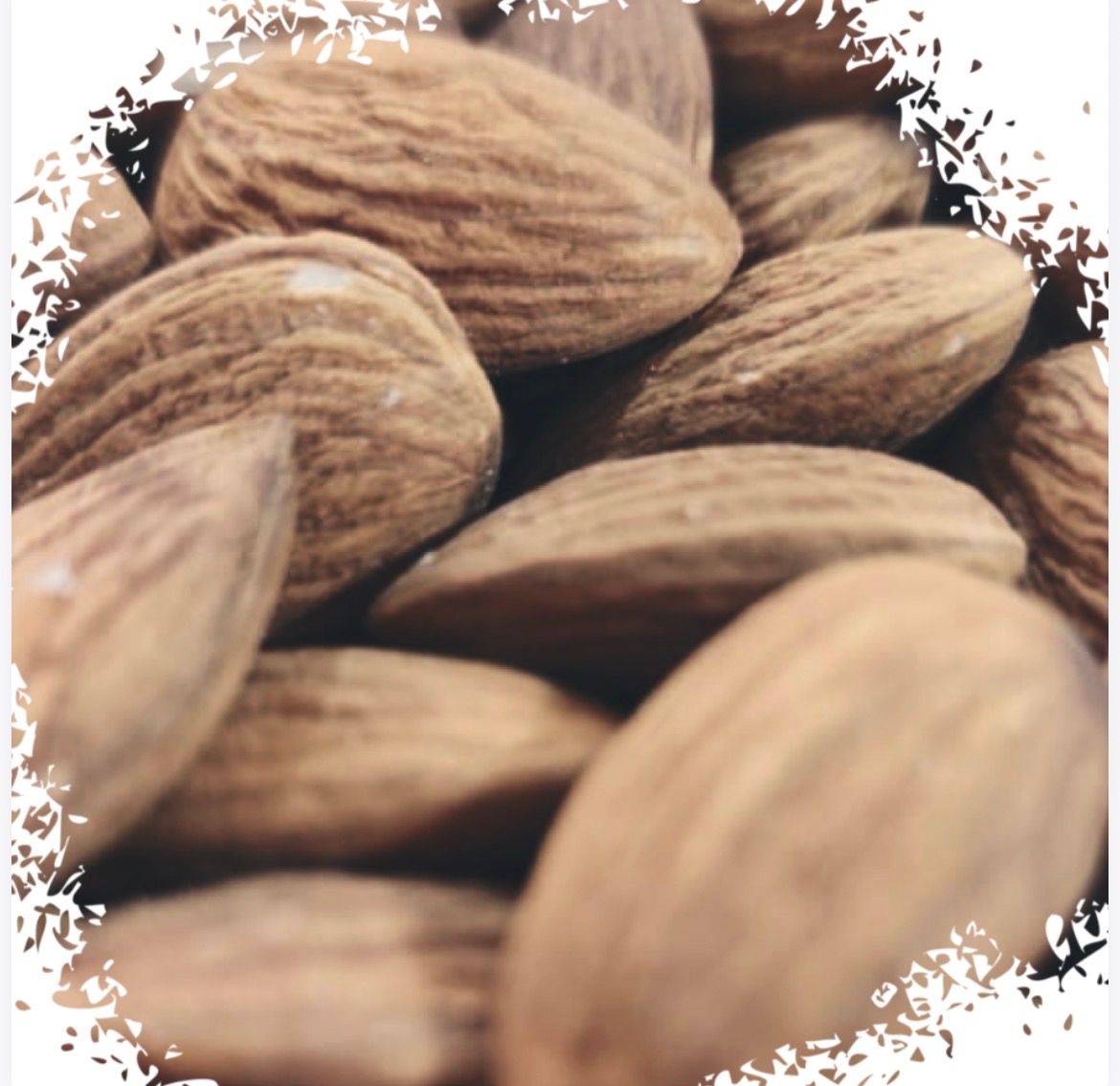Unshelled almonds لوز ب قشرو_0