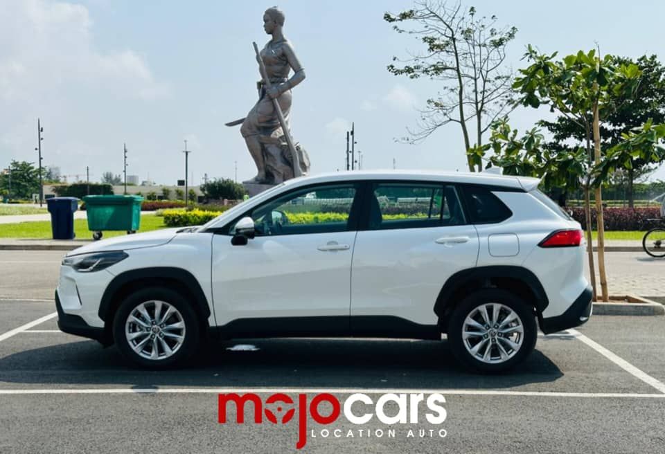 TOYOTA COROLLA CROSS 2025_0