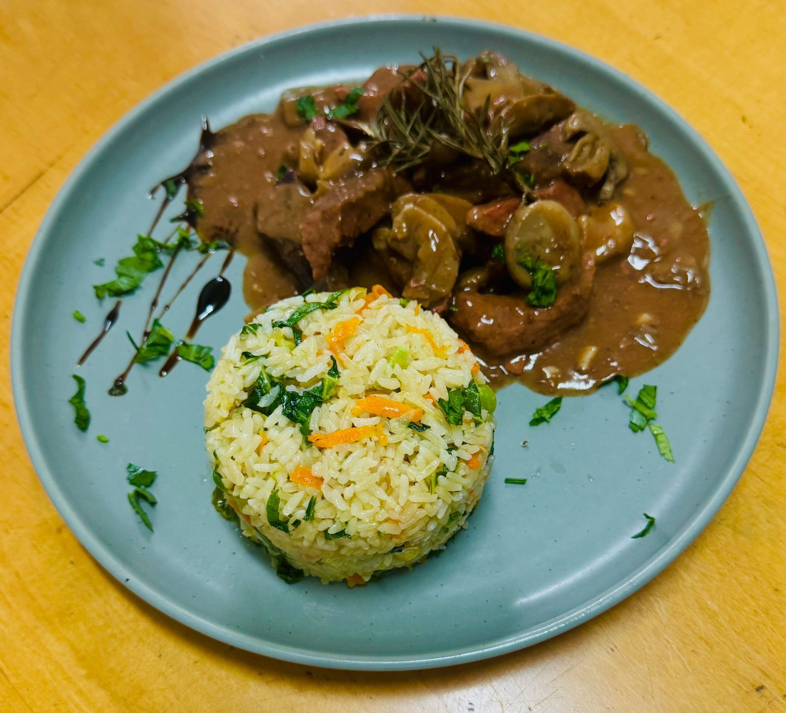 Bife Trincado c/ Cogumelos e Chouriço_0