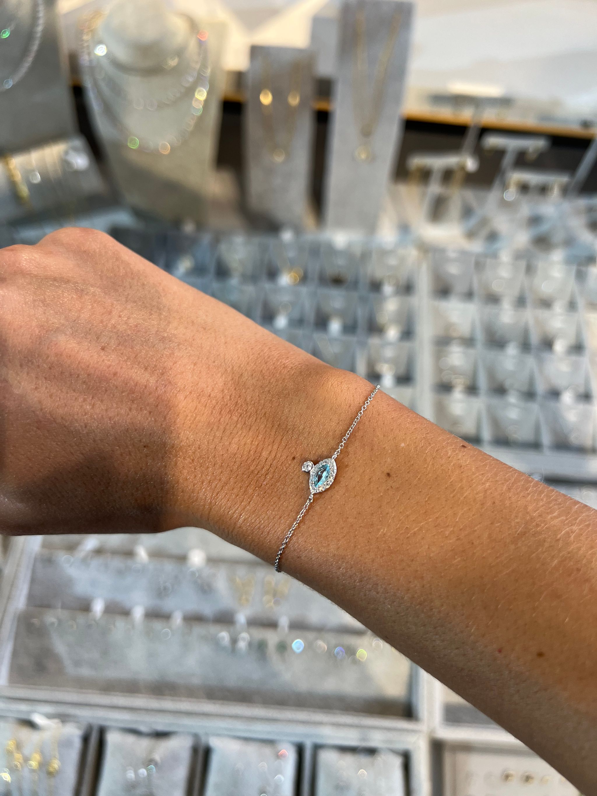 Clear and shiny mini bracelet _1