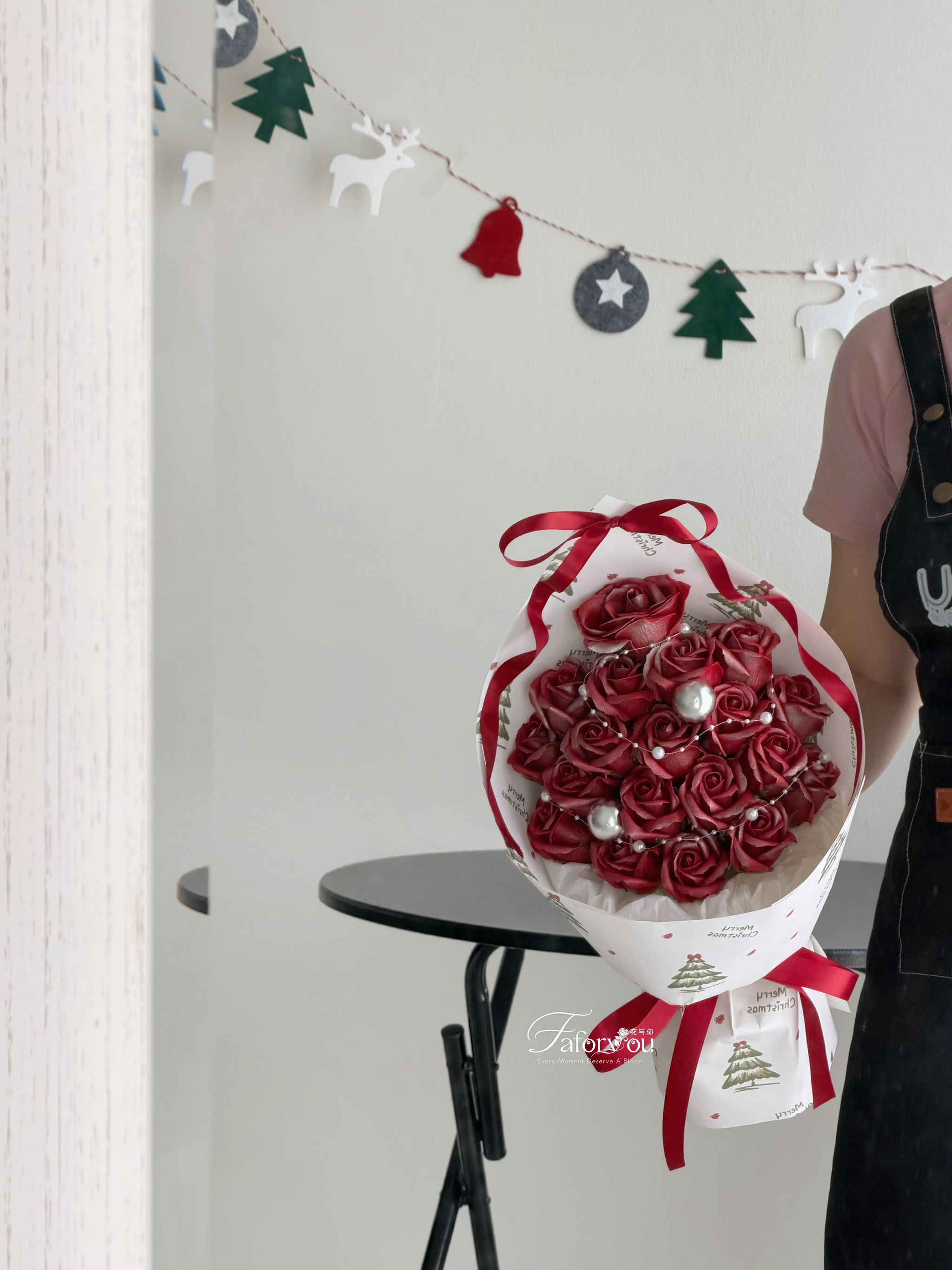 19 Stalk Christmas Tree Bouquet _0