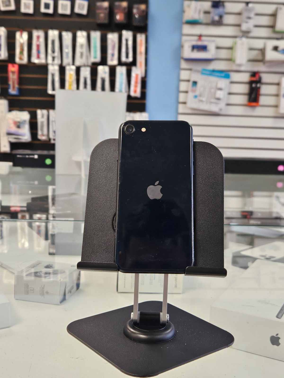 Apple iPhone SE (2022) - 64 GB - Midnight (Unlocked) Battery health 84%_5