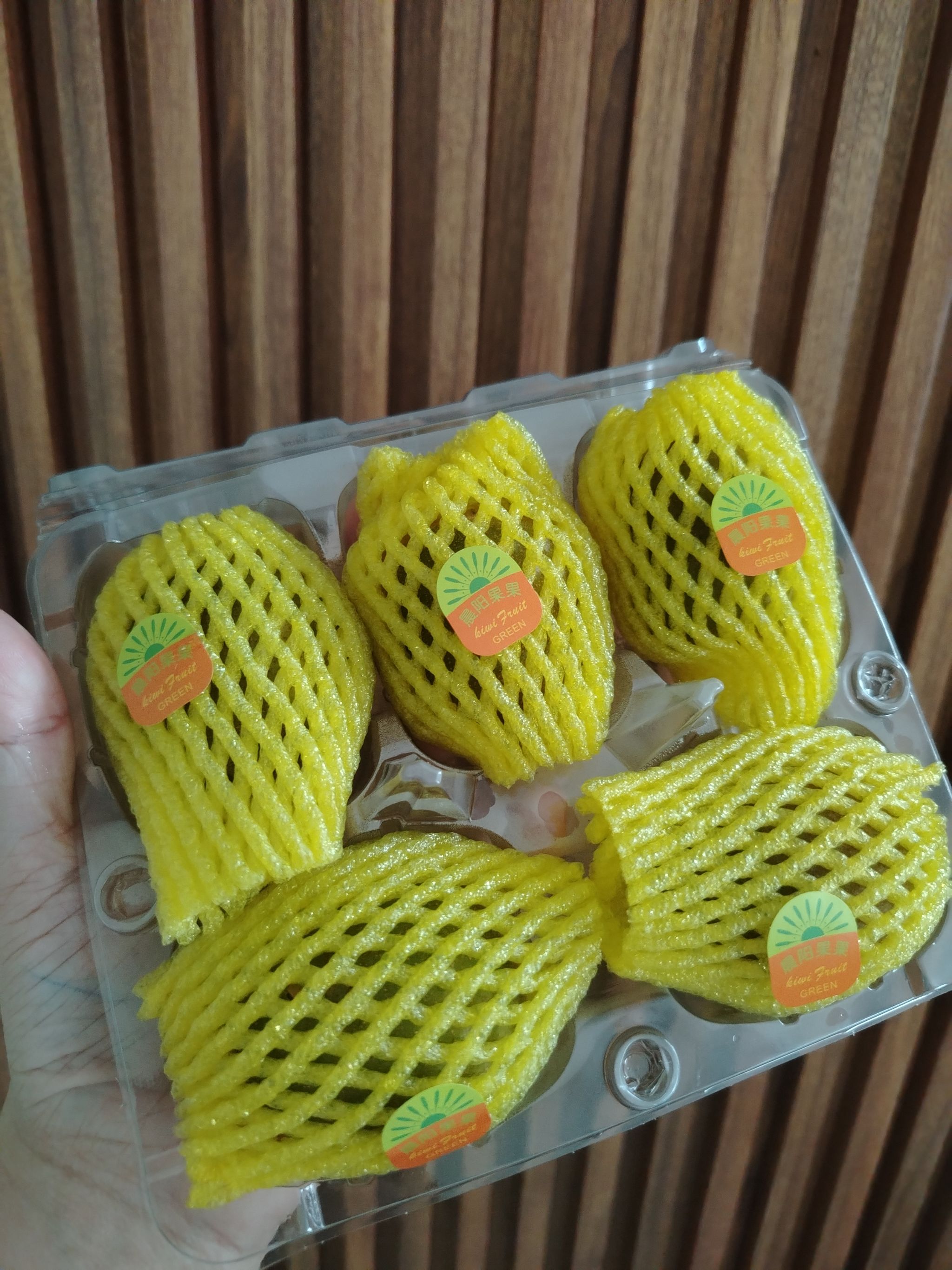 Red Kiwi (Box of 12)_4