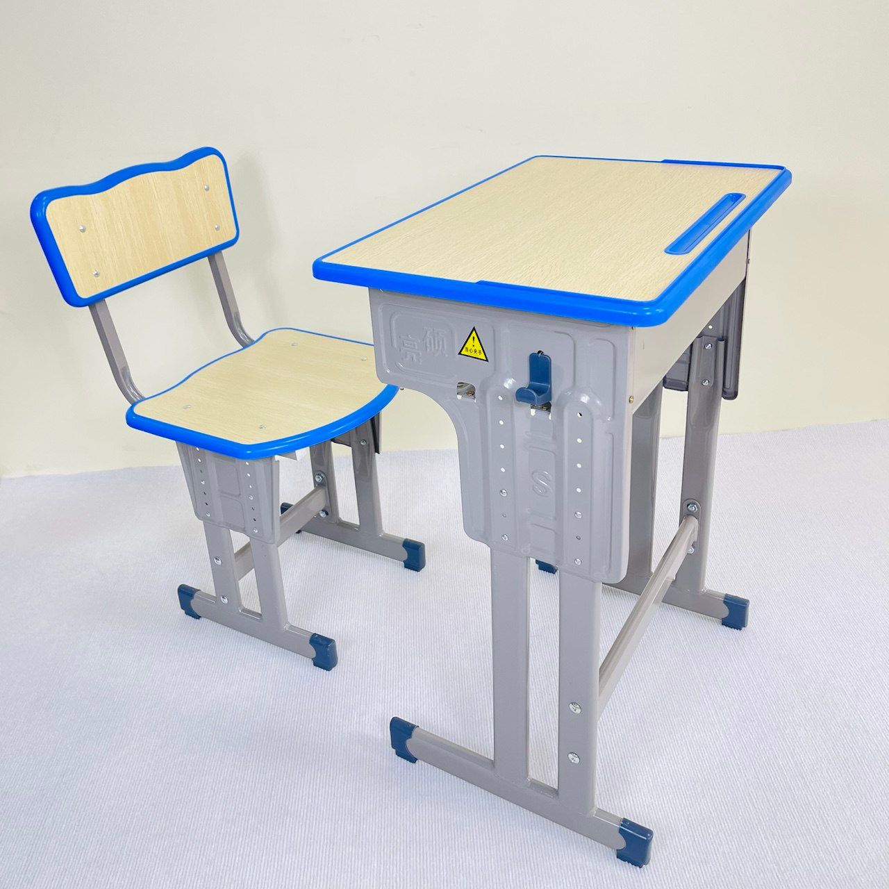 តុរៀន​មកជាឈុតជាមួយកៅអី_0