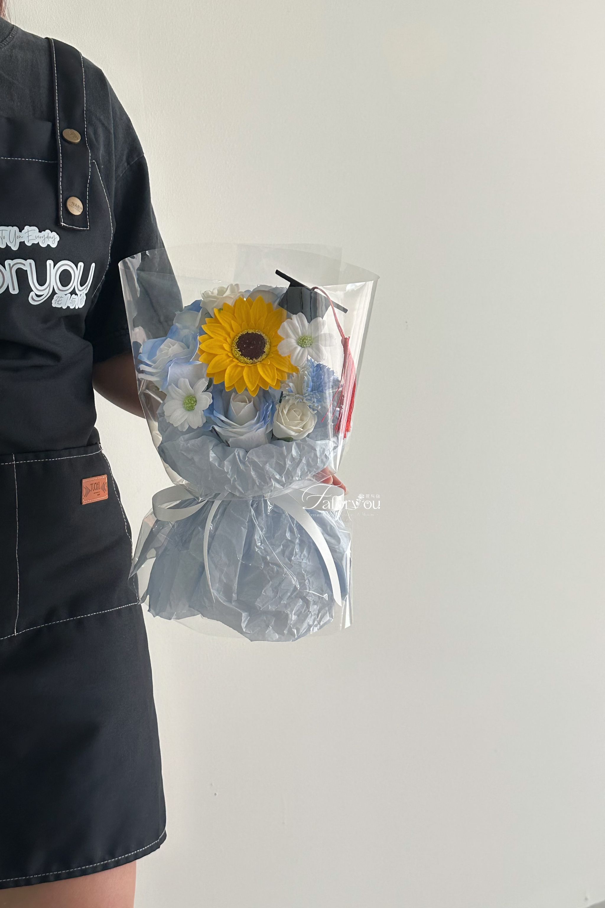 (G002) Graduation Sunflower Transparent Bouquet   _1