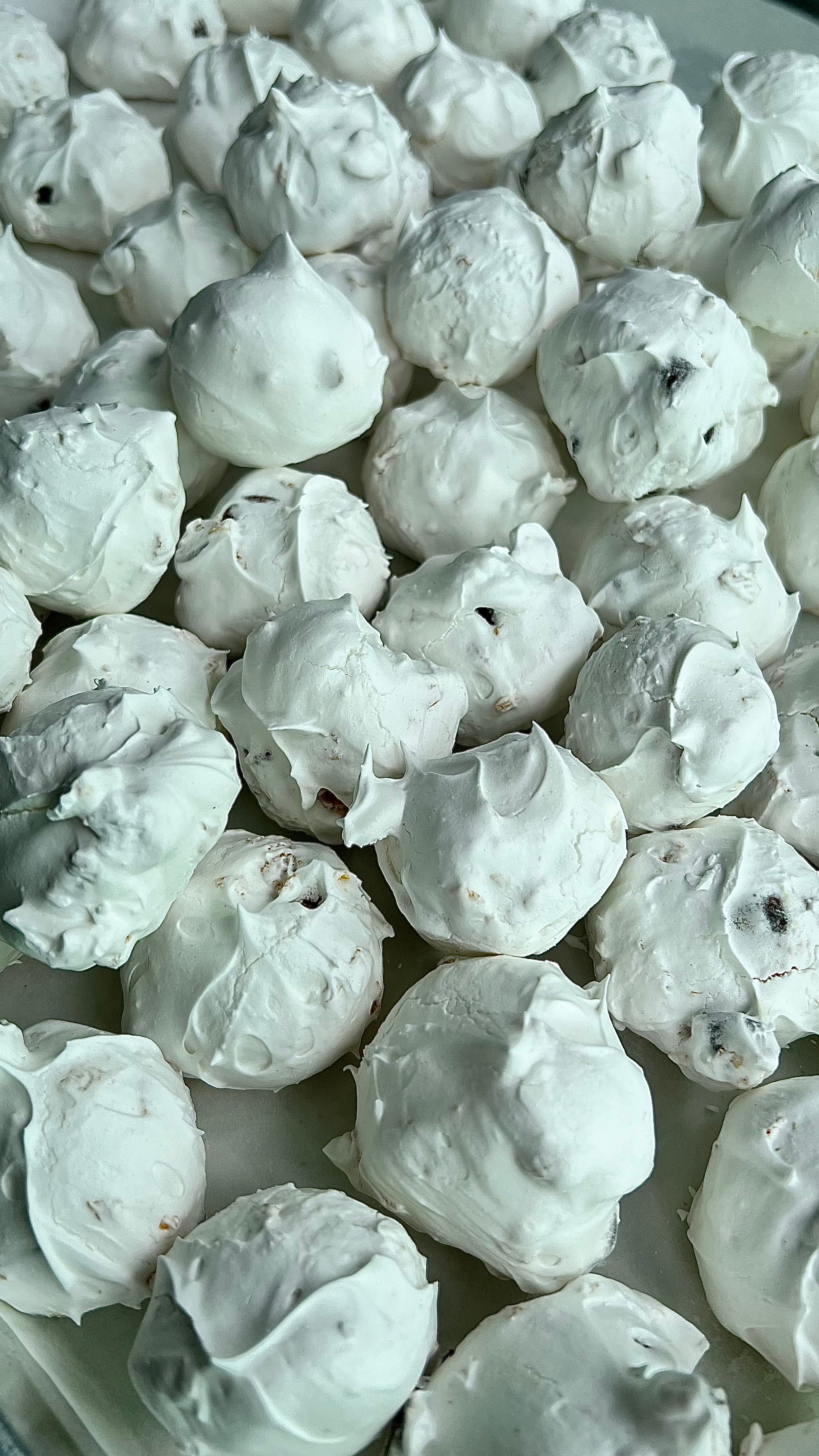 Choc Chip Flake Meringues _0