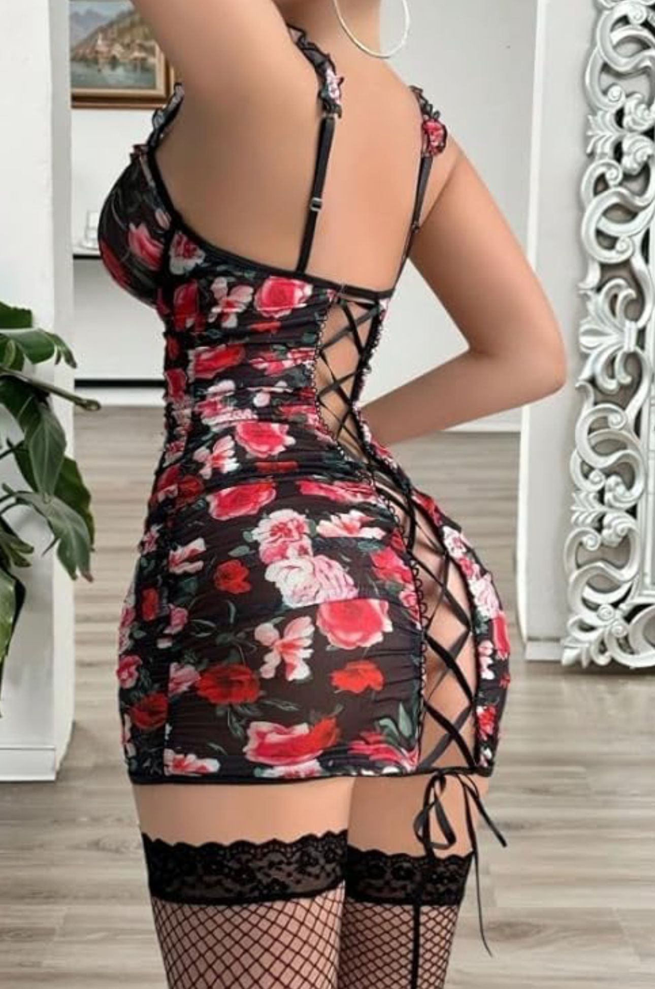 Nuisette en dentelle florale avec les bas _0