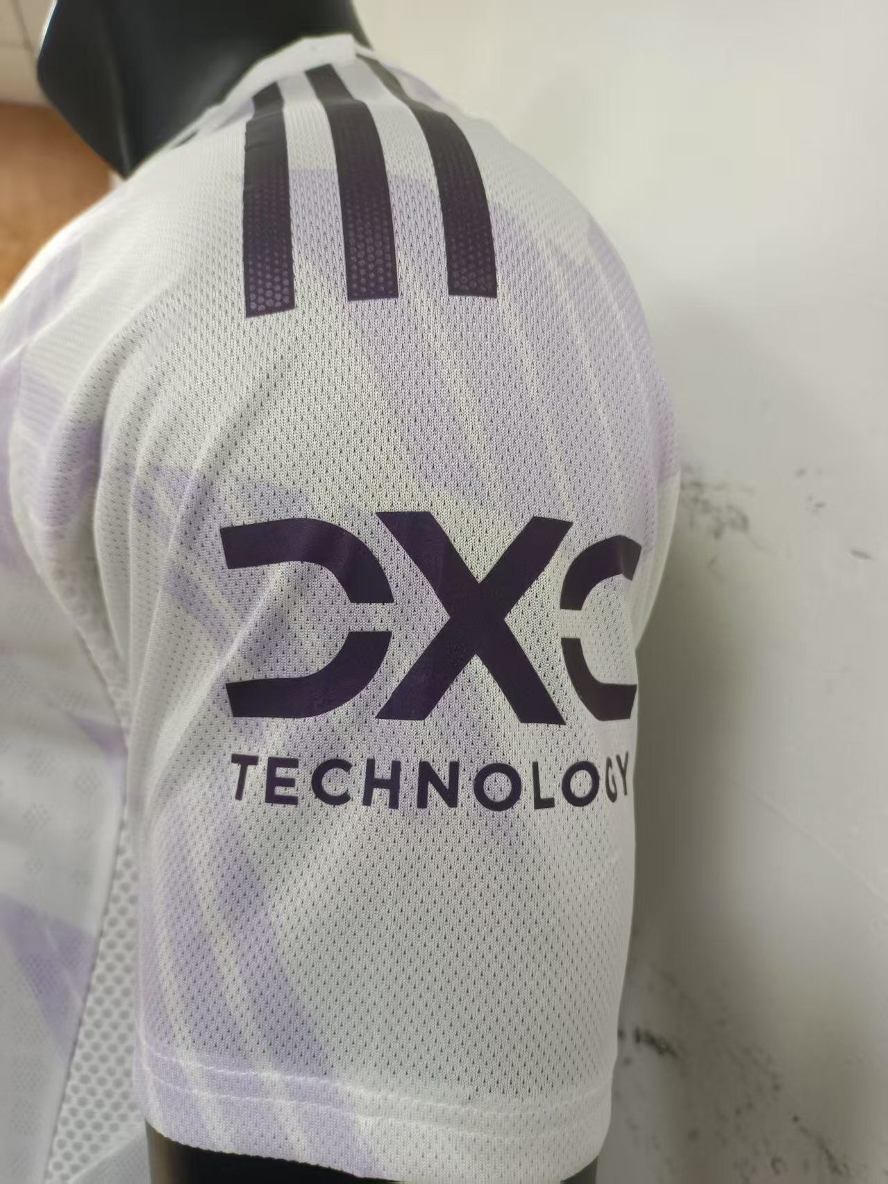 Manchester United 2025/26 Away Shirt (White / Purple / Purple)_4