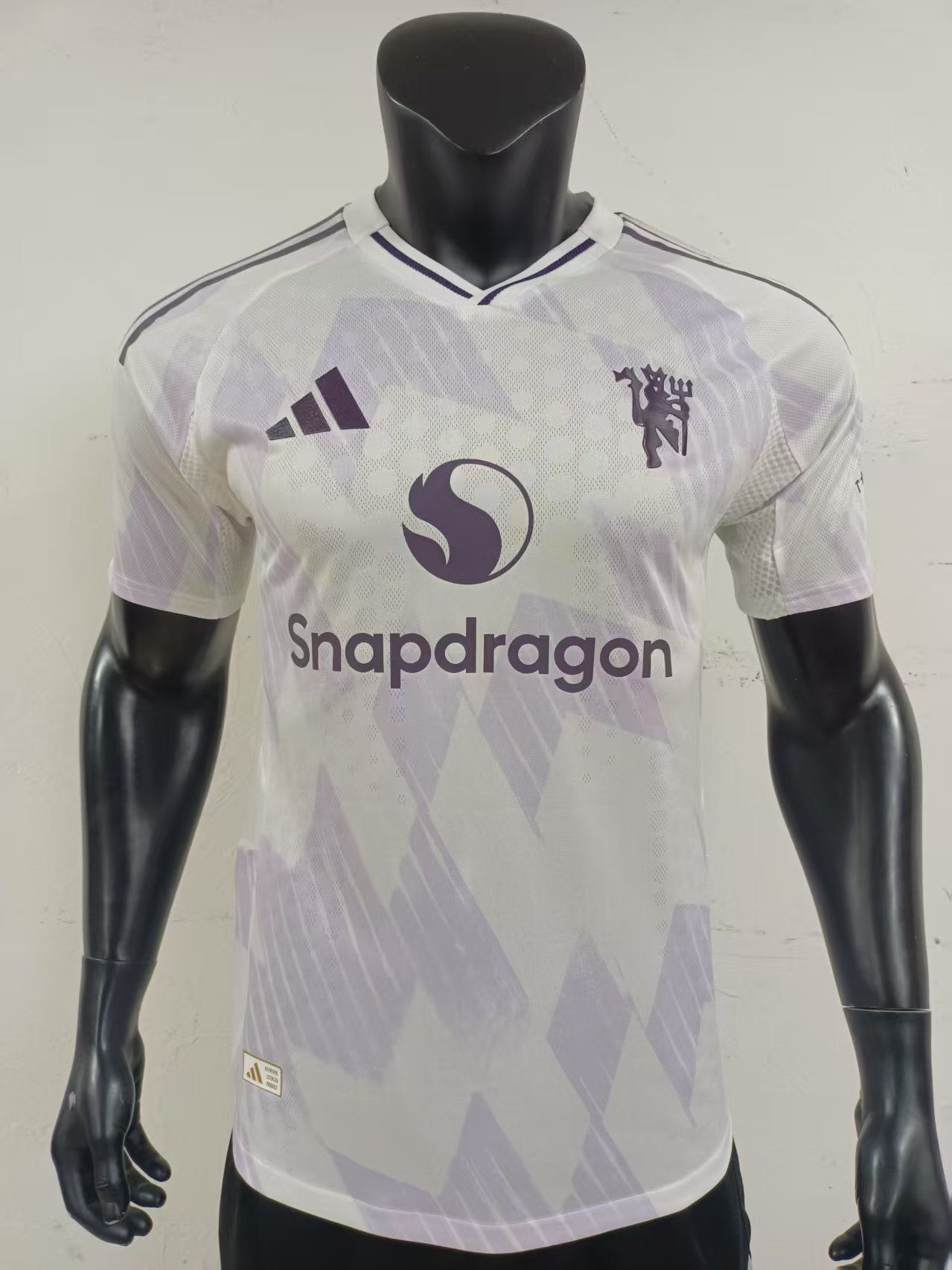 Manchester United 2025/26 Away Shirt (White / Purple / Purple)_8