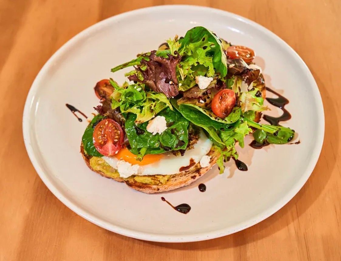 Toast de aguacate. _0