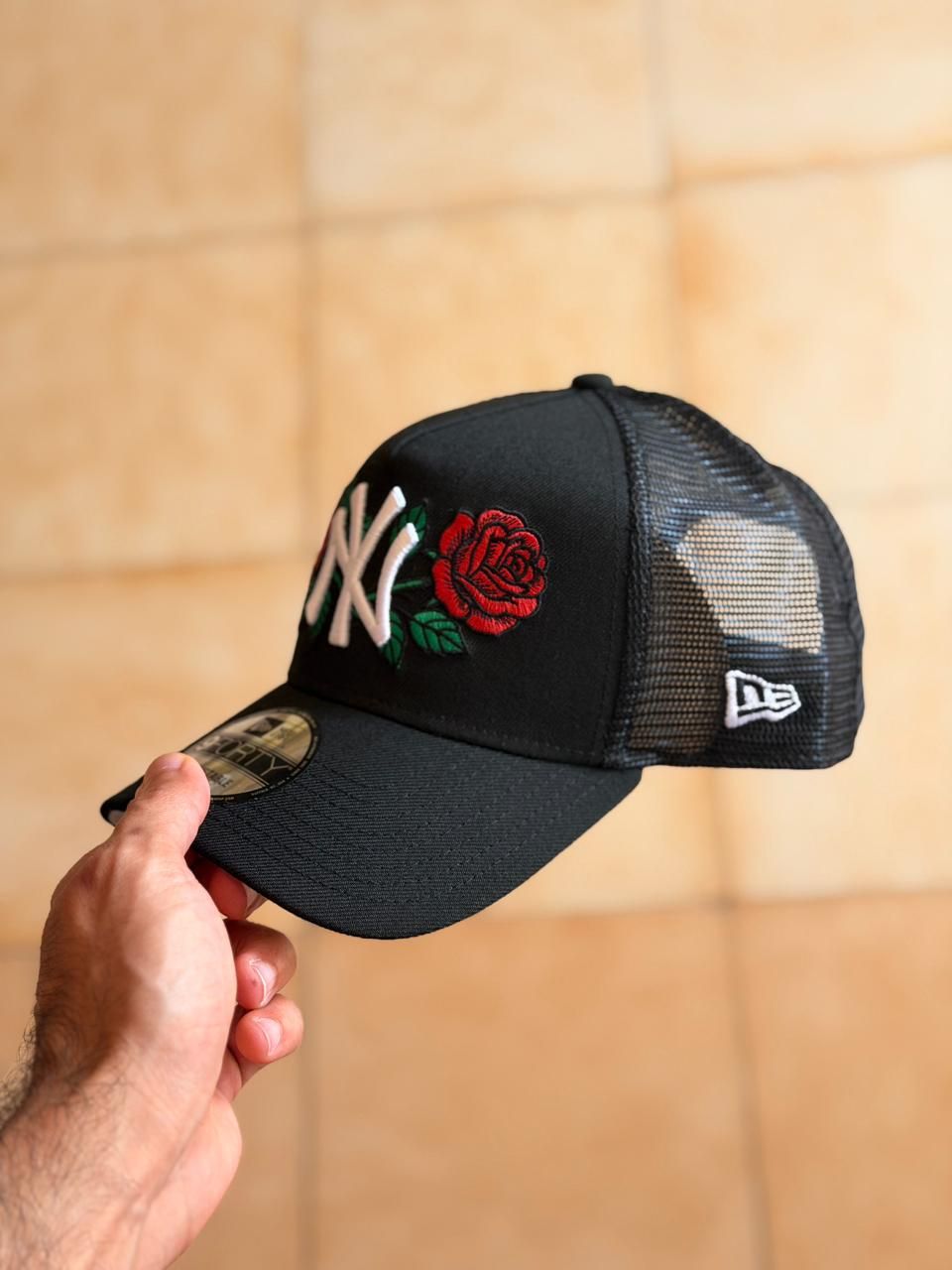 New Era 9Forty -  New York Yankees Classic Rose Trucker Edition_5