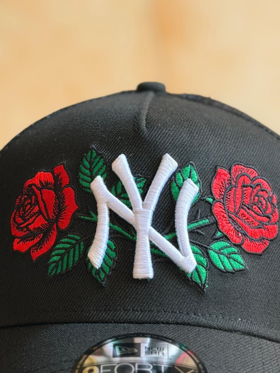 New Era 9Forty -  New York Yankees Classic Rose Trucker Edition_1