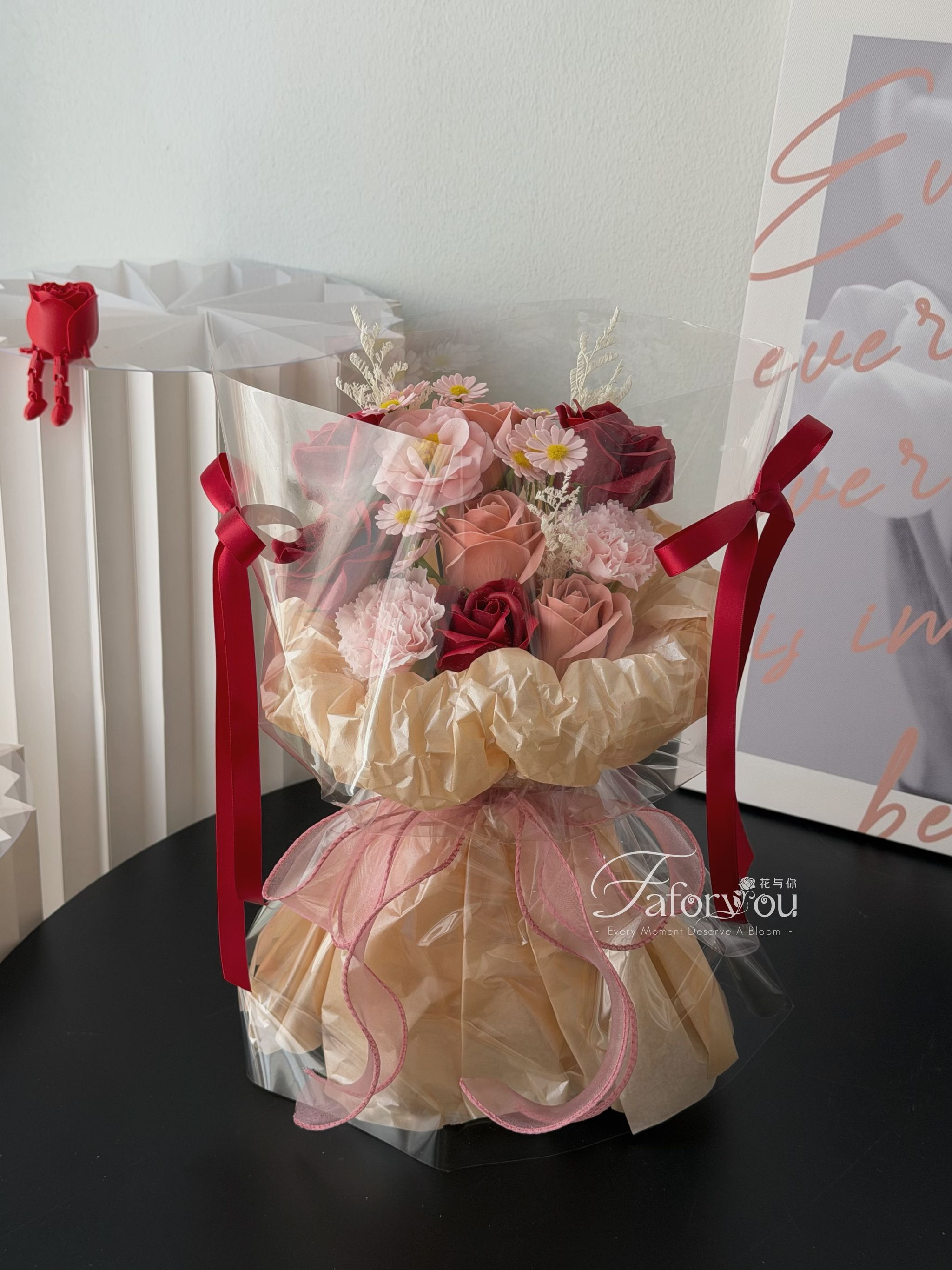 Cappucino Red Pao Pao Mixed Bouquet_0