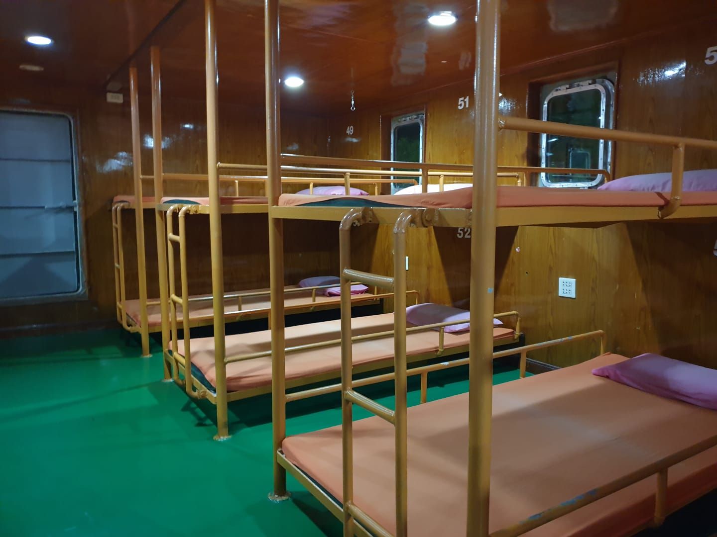 Chumphon - Koh Tao by Pontaweesin Ferry (Tue,Thu, Sat @ 21:00-05:00)_8