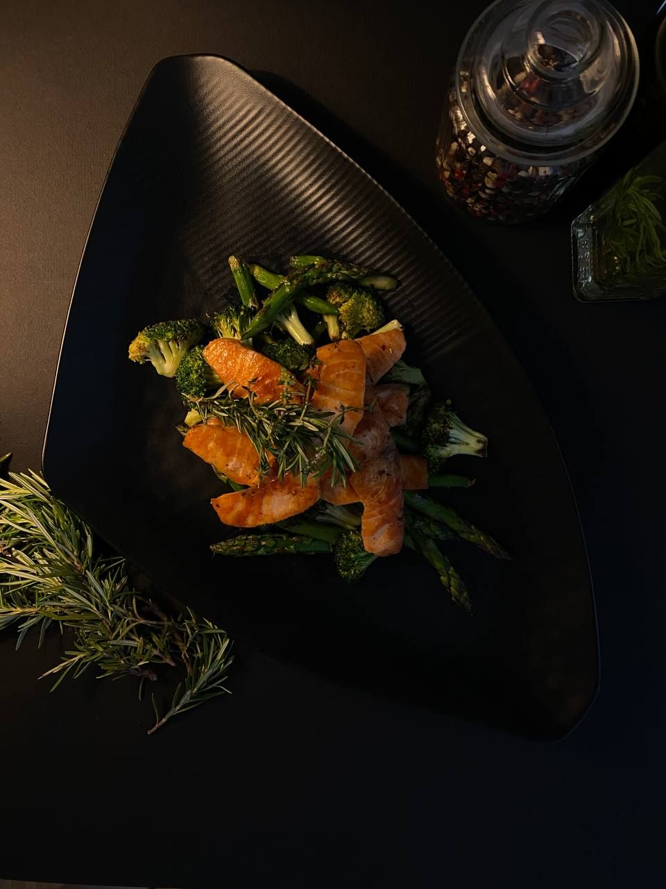 Форель запеченная с зелеными овощами_0