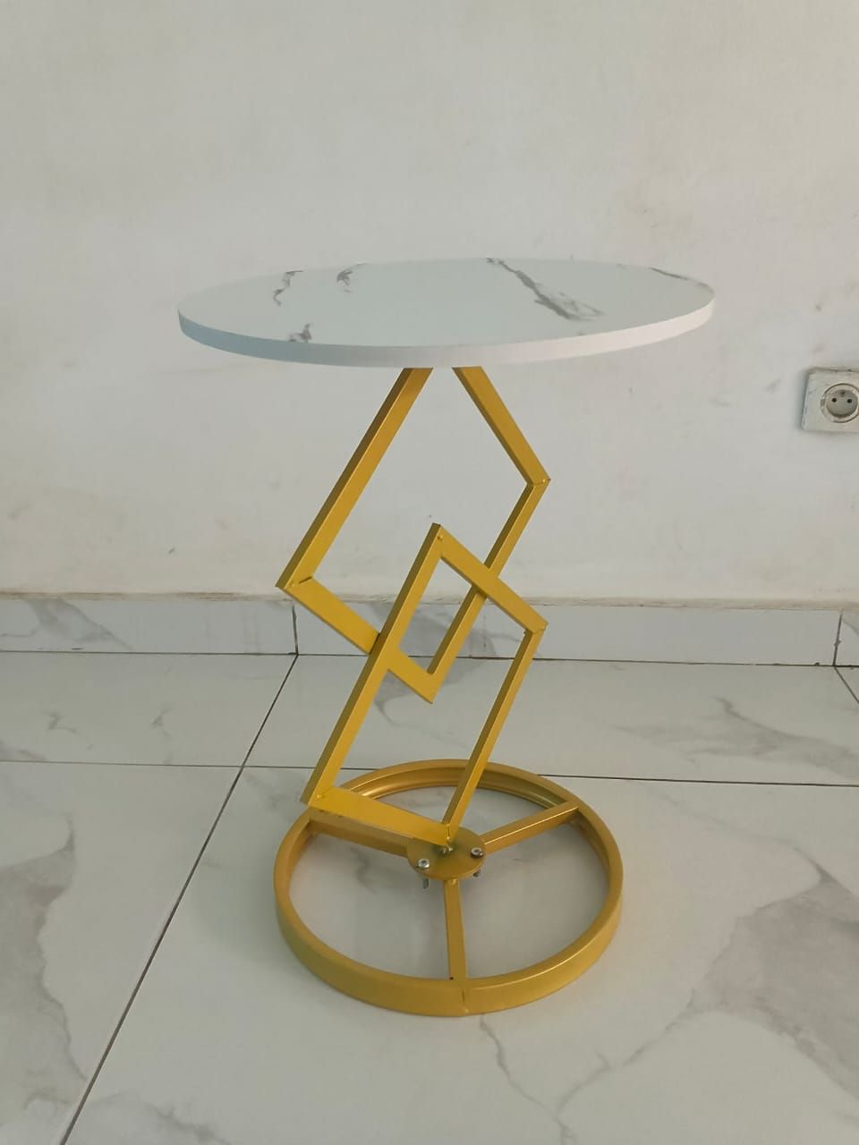 Table d'appoint élégant _1