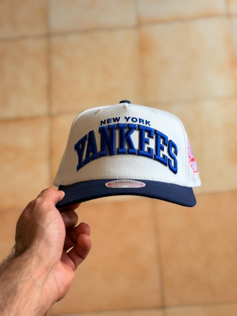 Mitchell & Ness - New York Yankees 'Arch' MVP Snapback Cream _4
