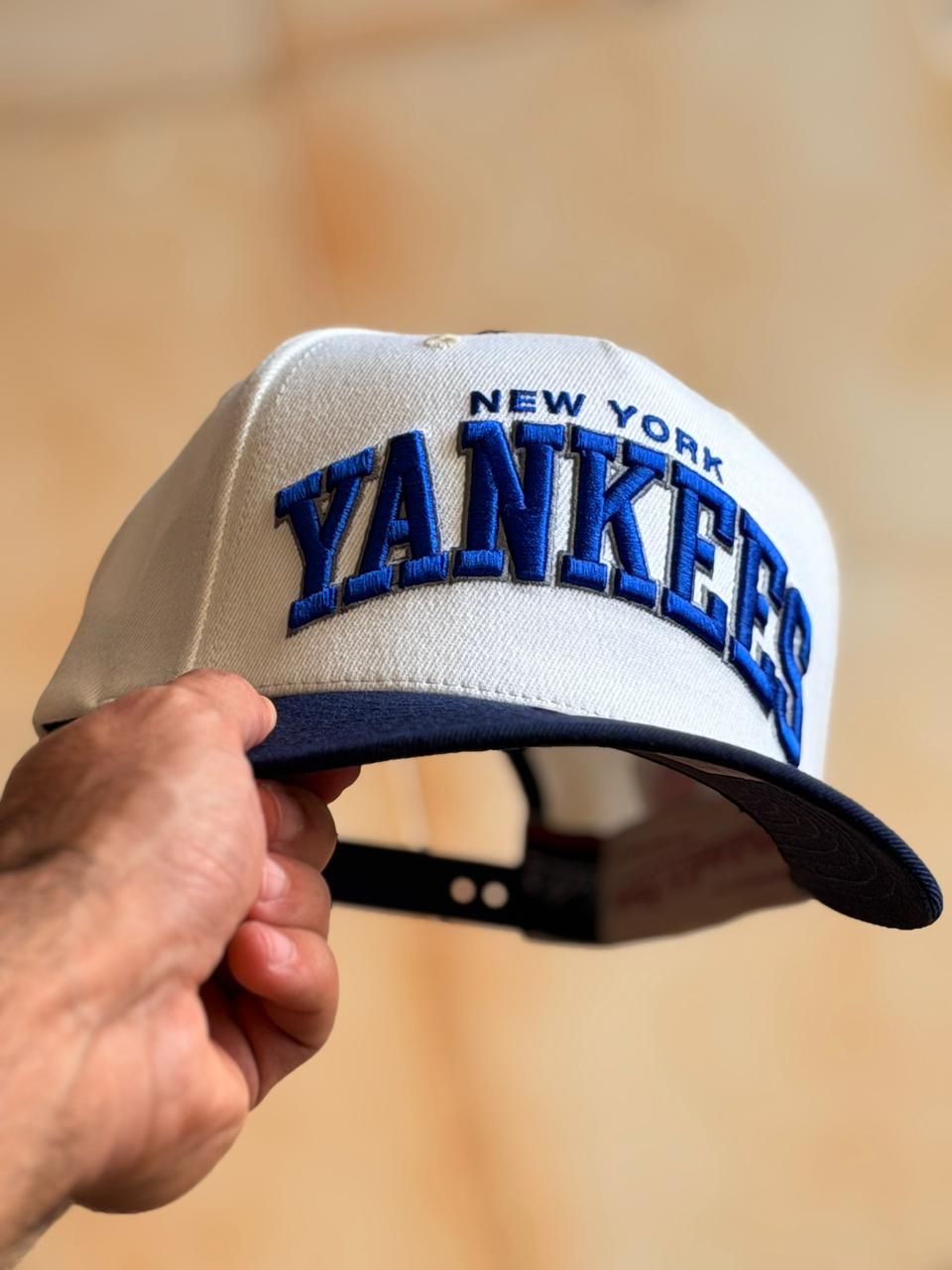 Mitchell & Ness - New York Yankees 'Arch' MVP Snapback Cream _0