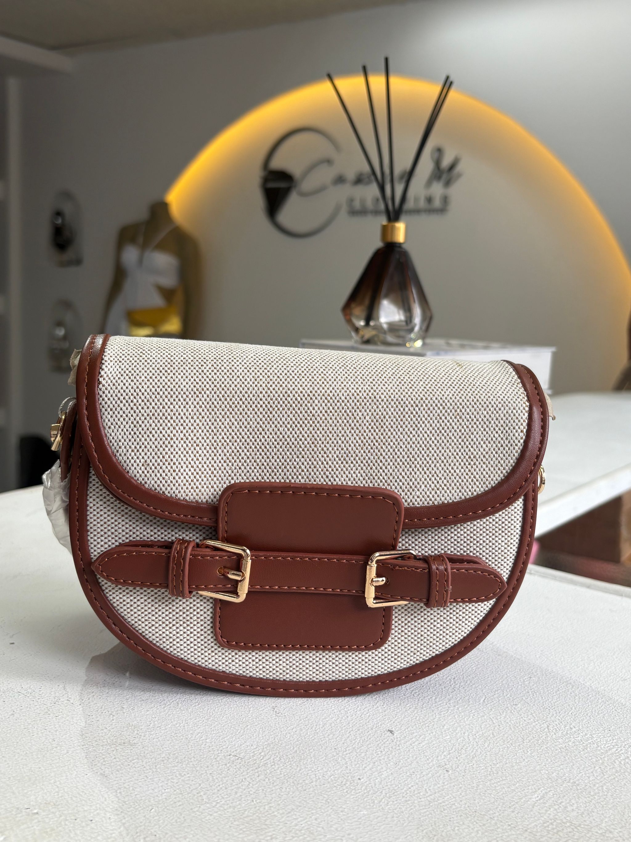 Crescent canvas mini _1