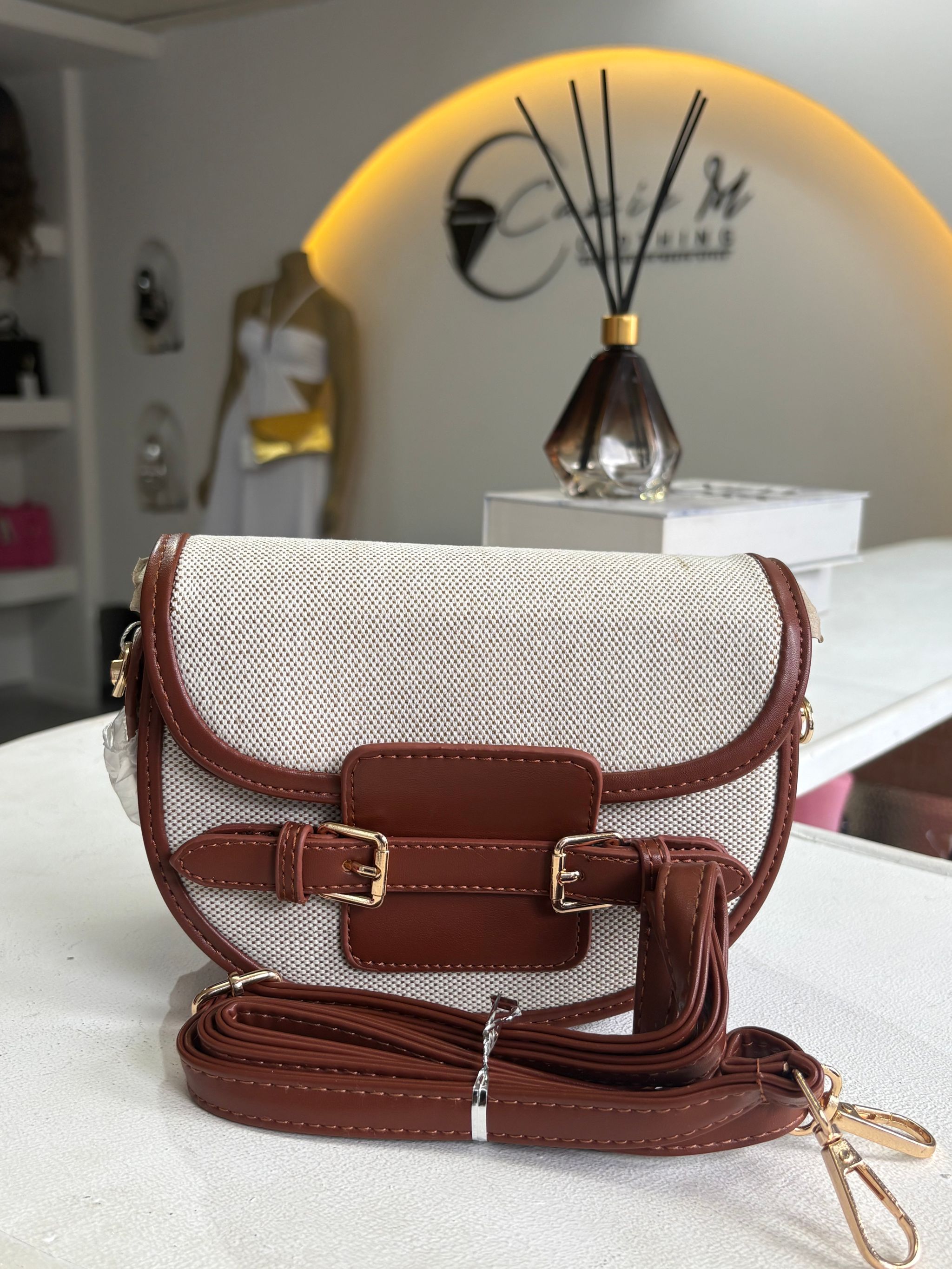 Crescent canvas mini _4