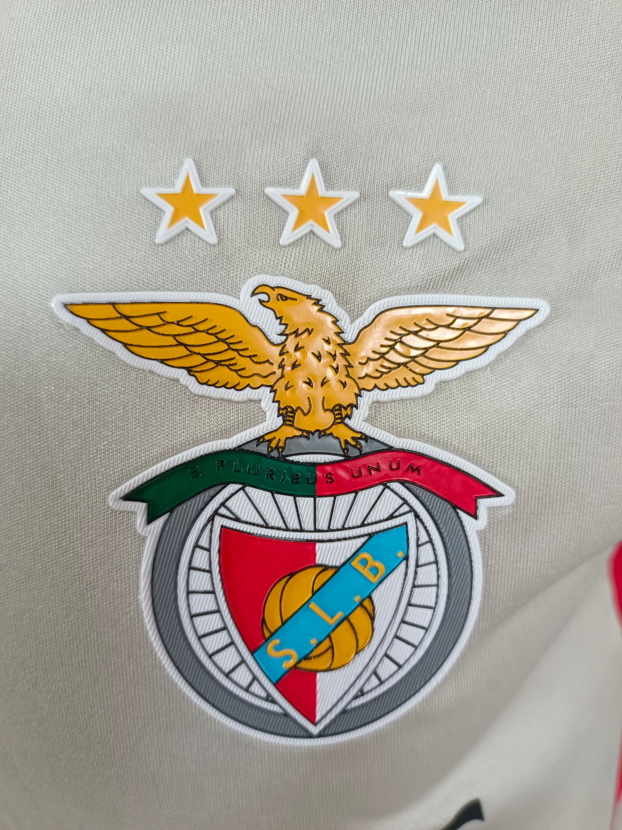 SL Benfica 2025/26 Away Shirt (Off-white / Red / Black)_3