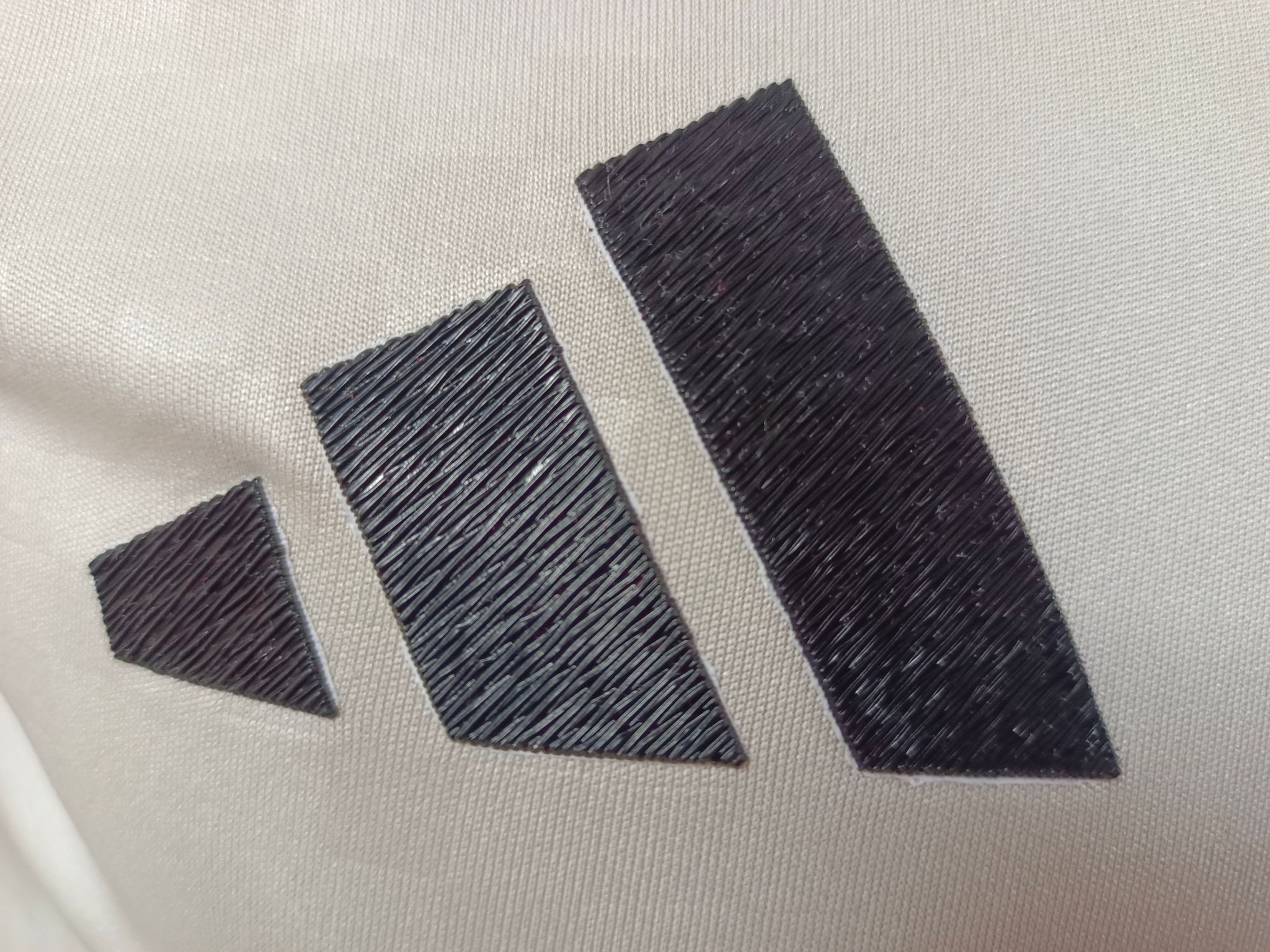 SL Benfica 2025/26 Away Shirt (Off-white / Red / Black)_2