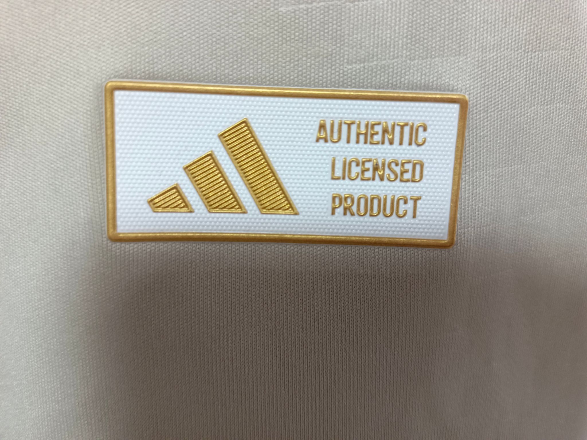 SL Benfica 2025/26 Away Shirt (Off-white / Red / Black)_4