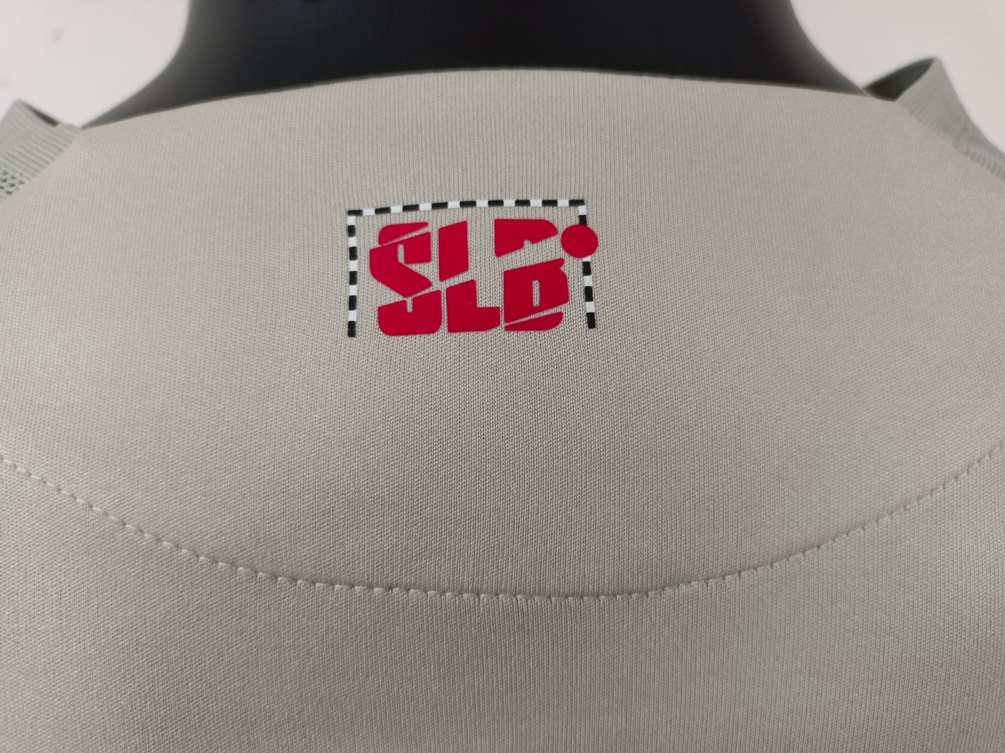 SL Benfica 2025/26 Away Shirt (Off-white / Red / Black)_6