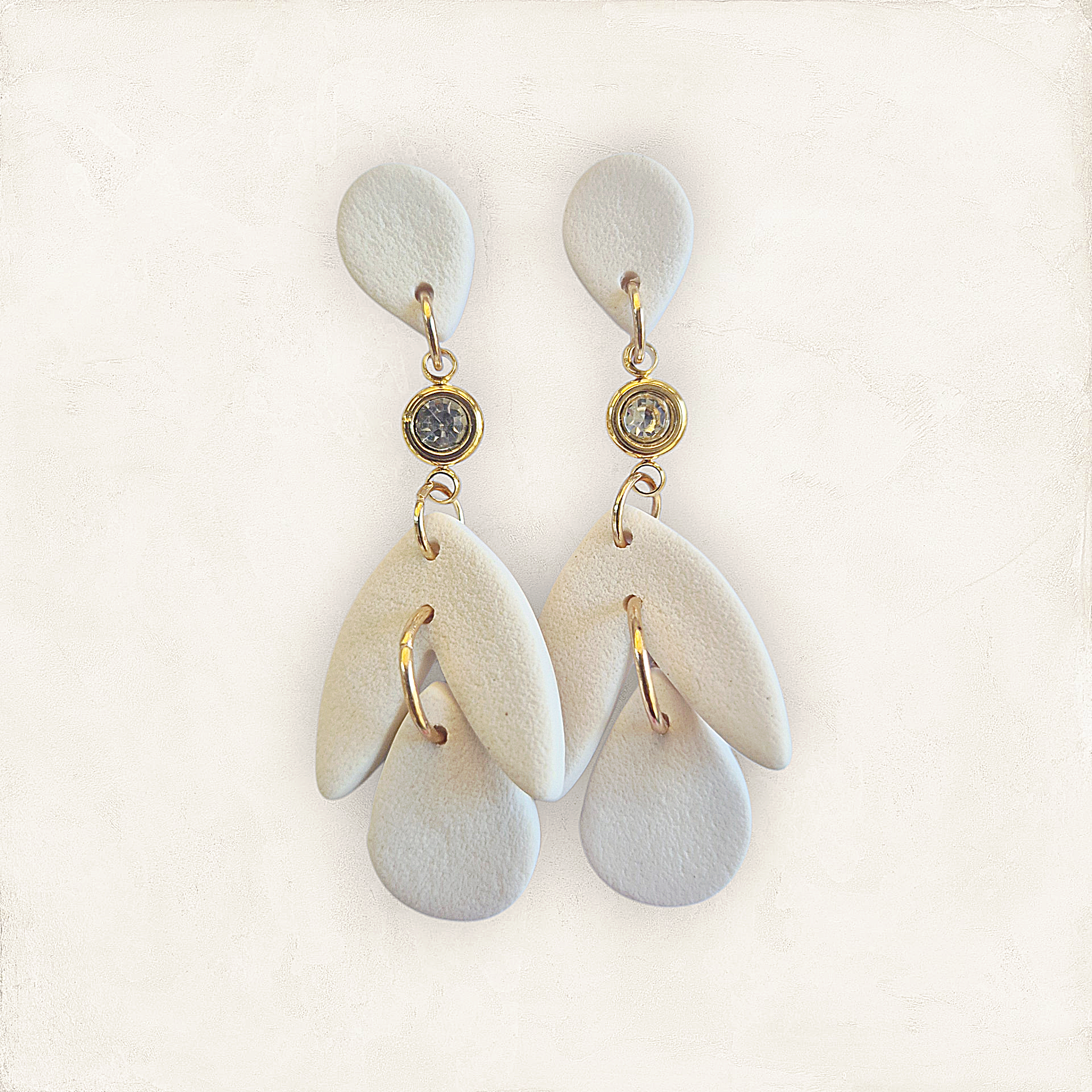 White drop with rhinestone_0