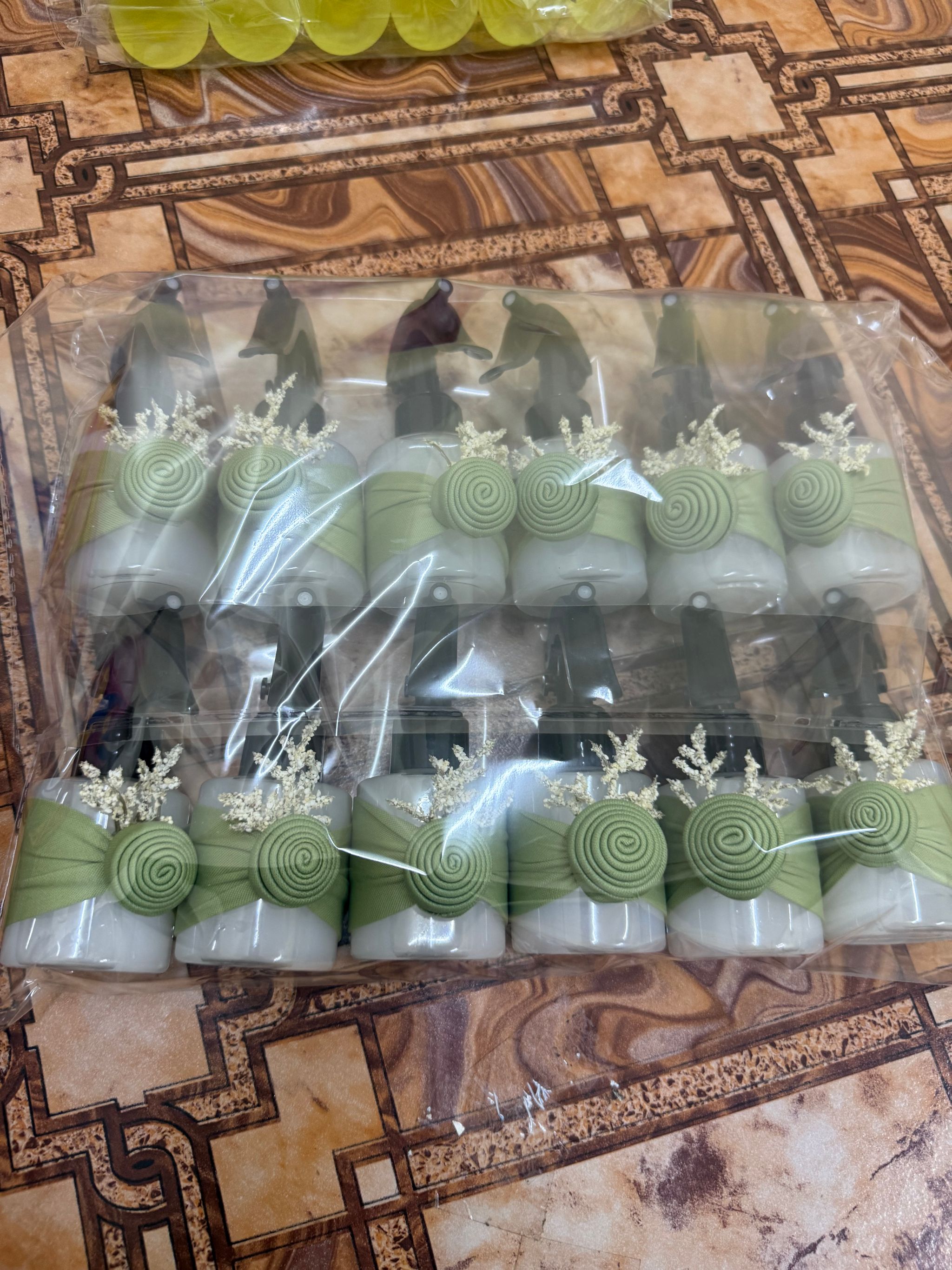 توزيعات مرشات معطر جو بعدة روائح والوان  عدد12 منسق_1