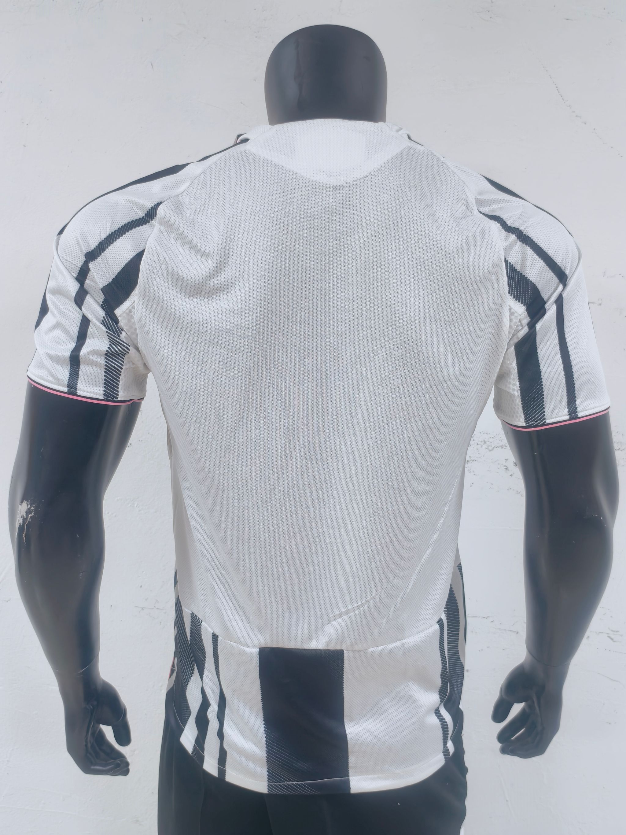 Juventus 2025/26 Home Shirt (White / Black / Pink)_1