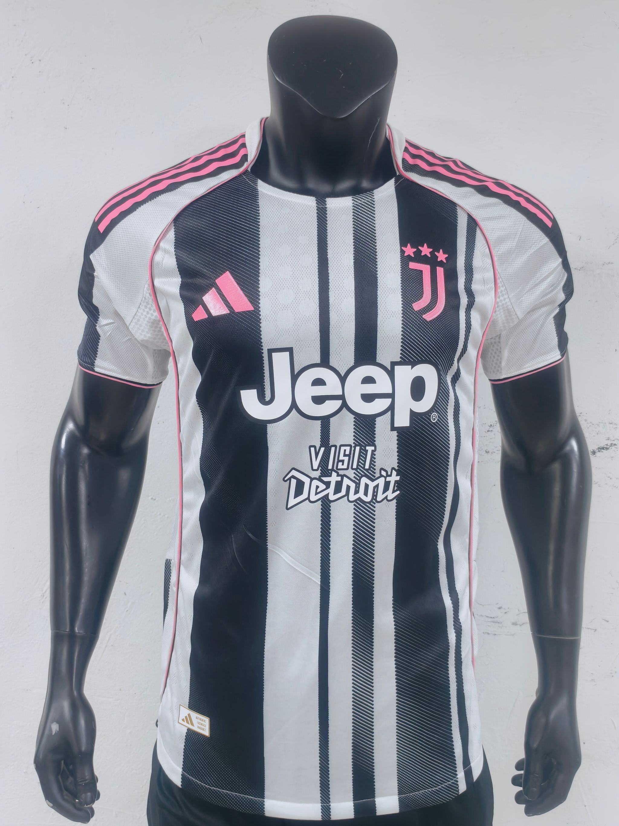 Juventus 2025/26 Home Shirt (White / Black / Pink)_4
