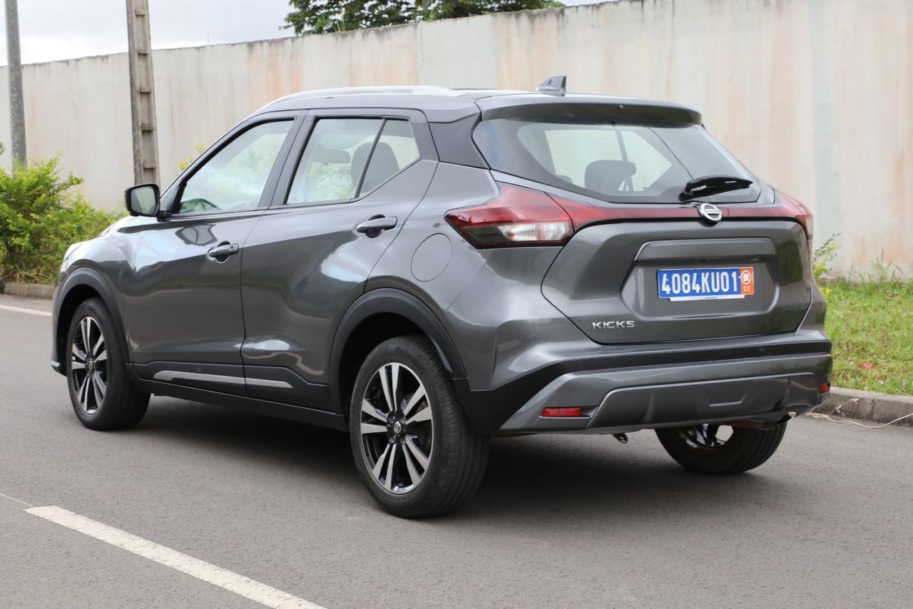 NISSAN KICKS 2020 GRISE_1