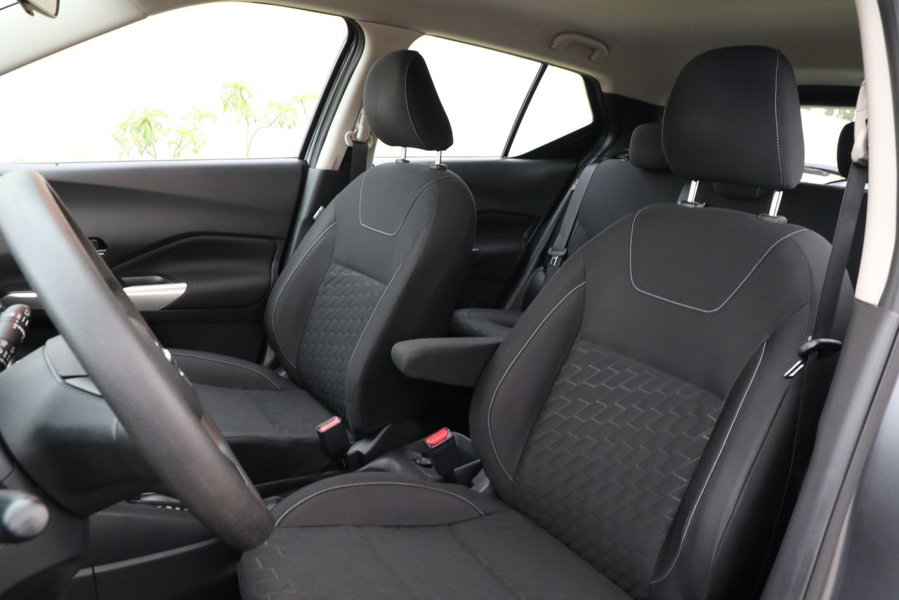 NISSAN KICKS 2020 GRISE_4